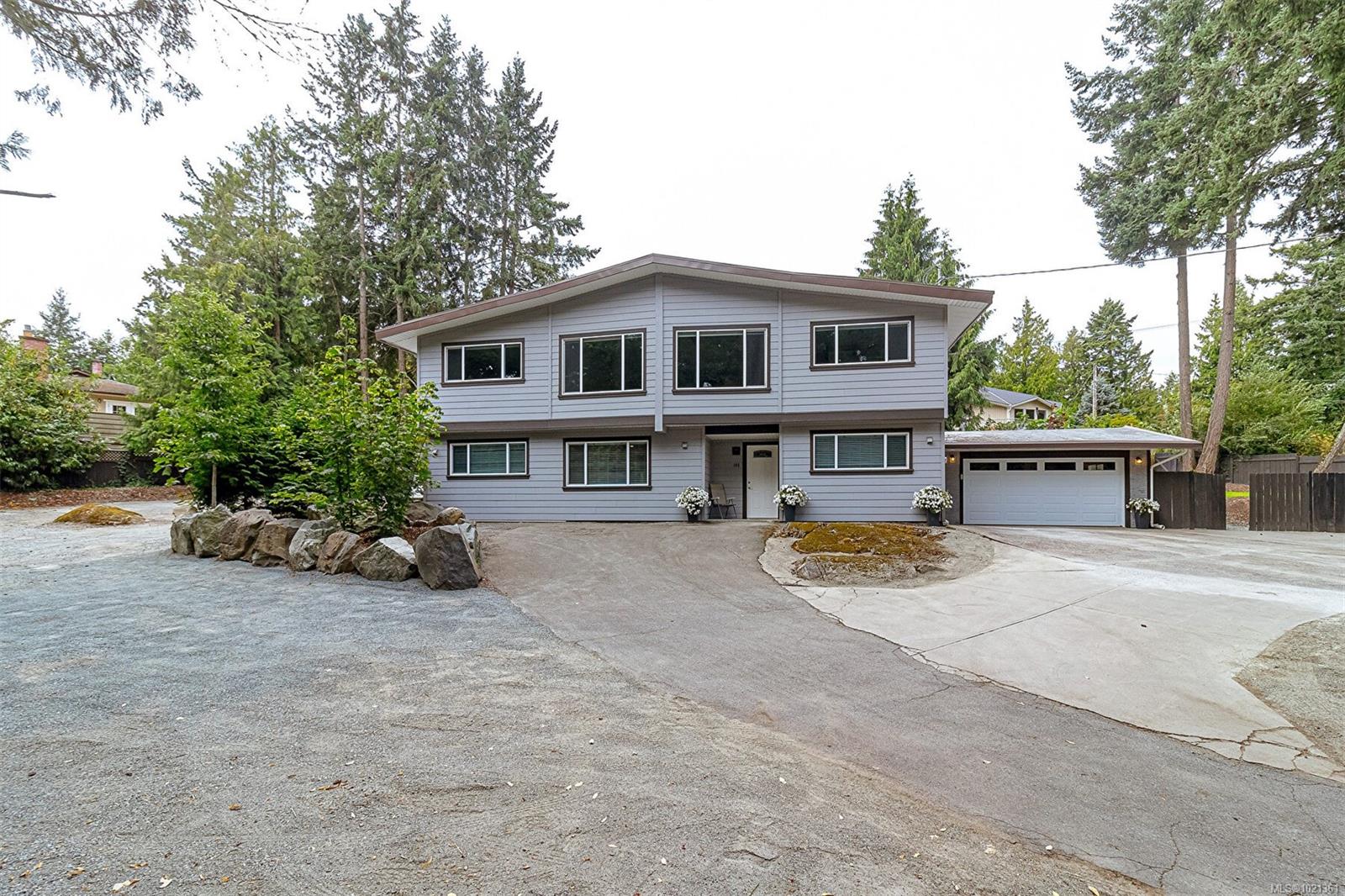1991 Dean Park Rd, North Saanich