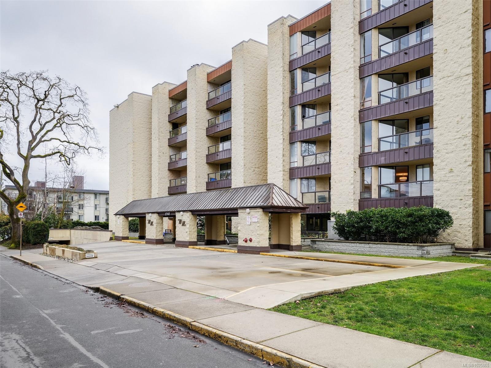 Unit 213, 1745 Leighton Rd, Victoria