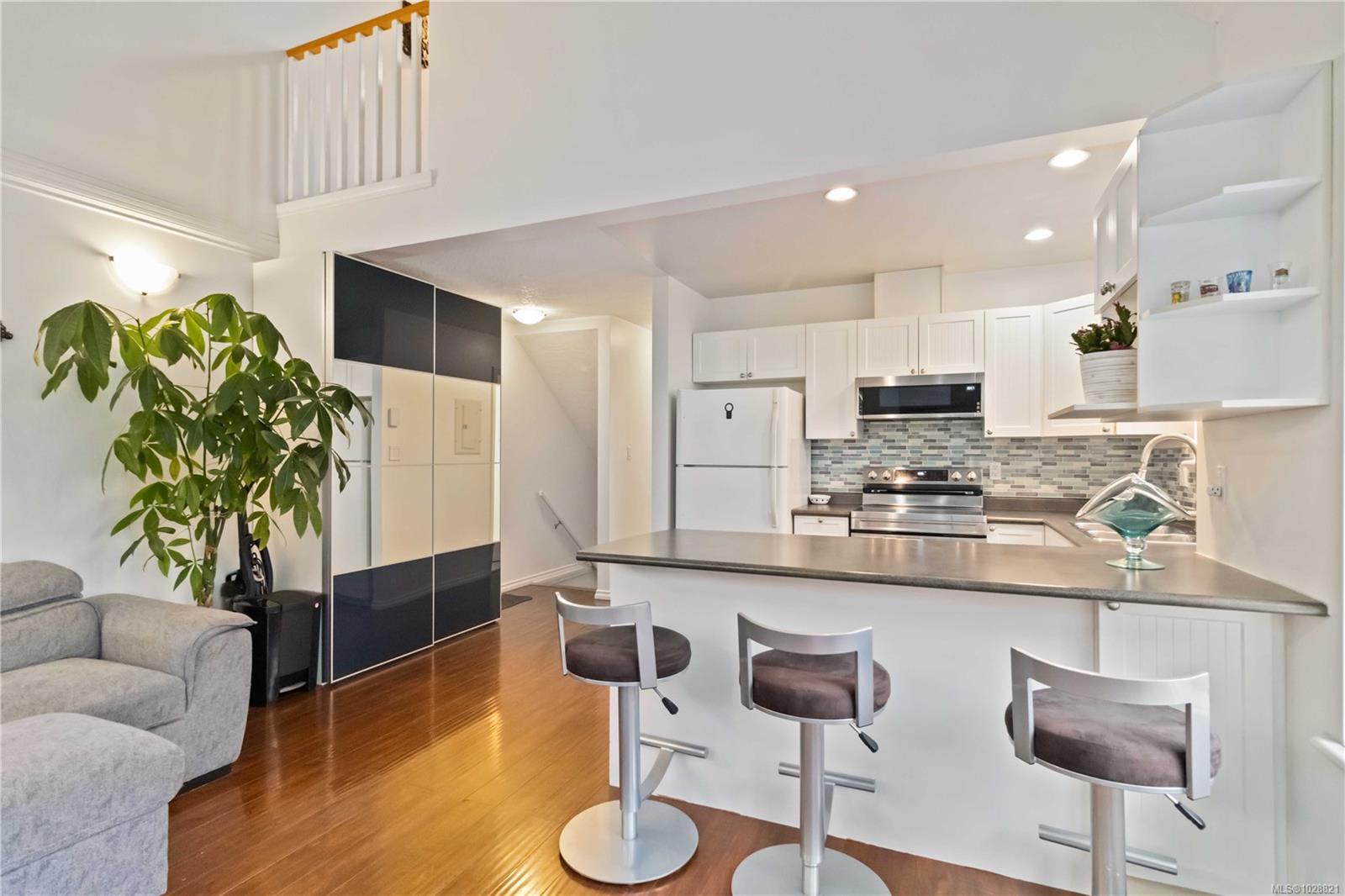 Unit 211, 2849 Peatt Rd, Langford