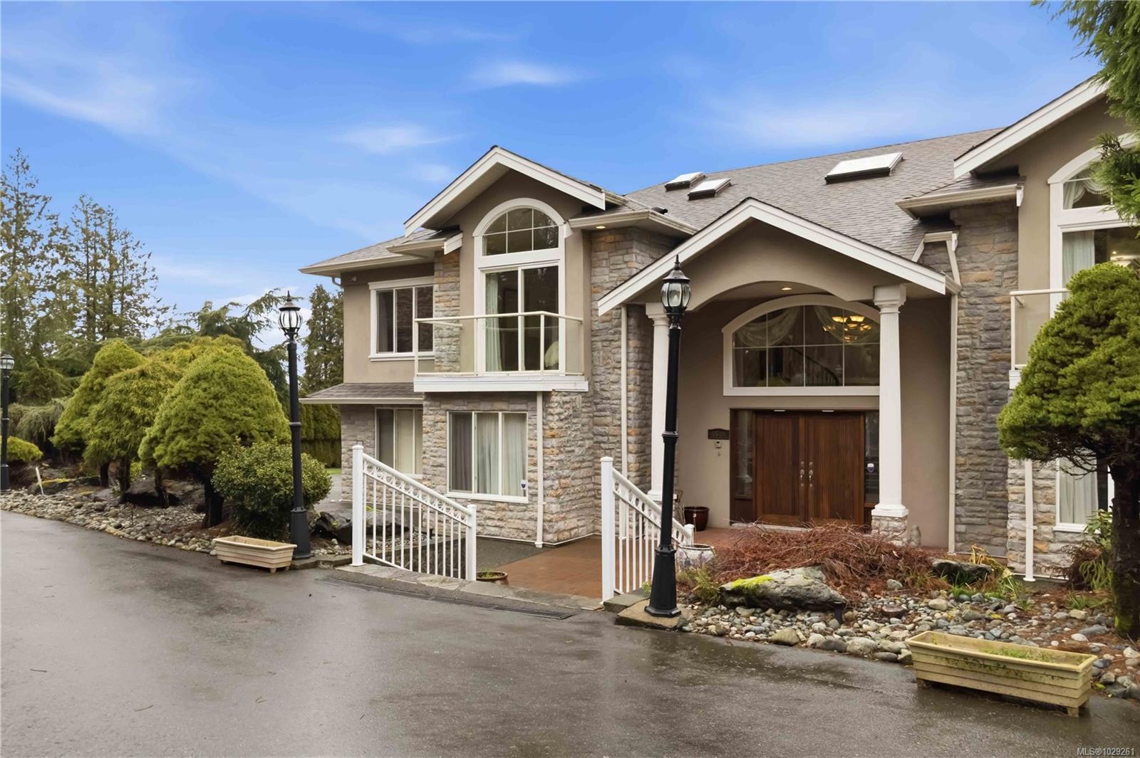 5549 Alderley Rd, Saanich