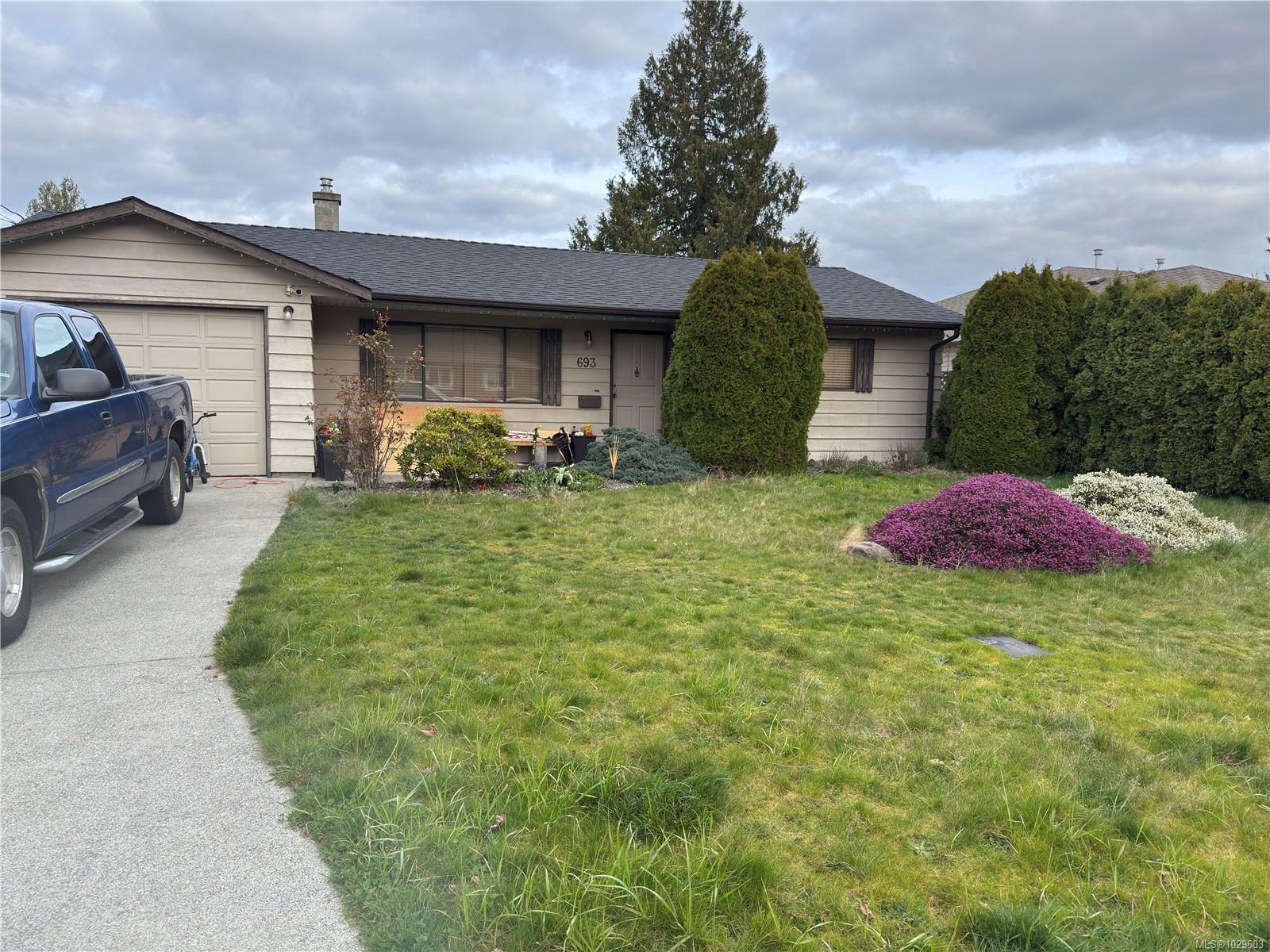 693 Wedgewood Cres, Parksville