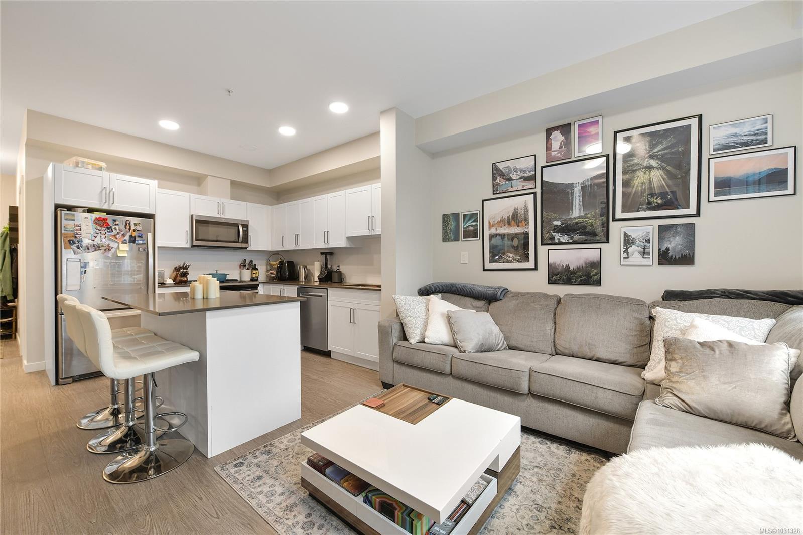 Unit 301, 2843 JACKLIN Rd, Langford