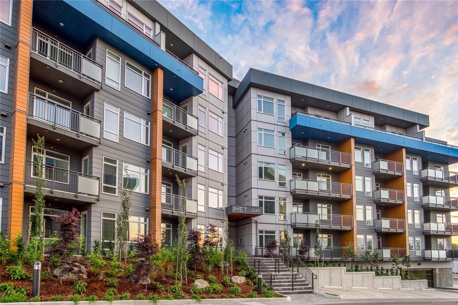 Unit 103, 6540 Metral Dr, Nanaimo