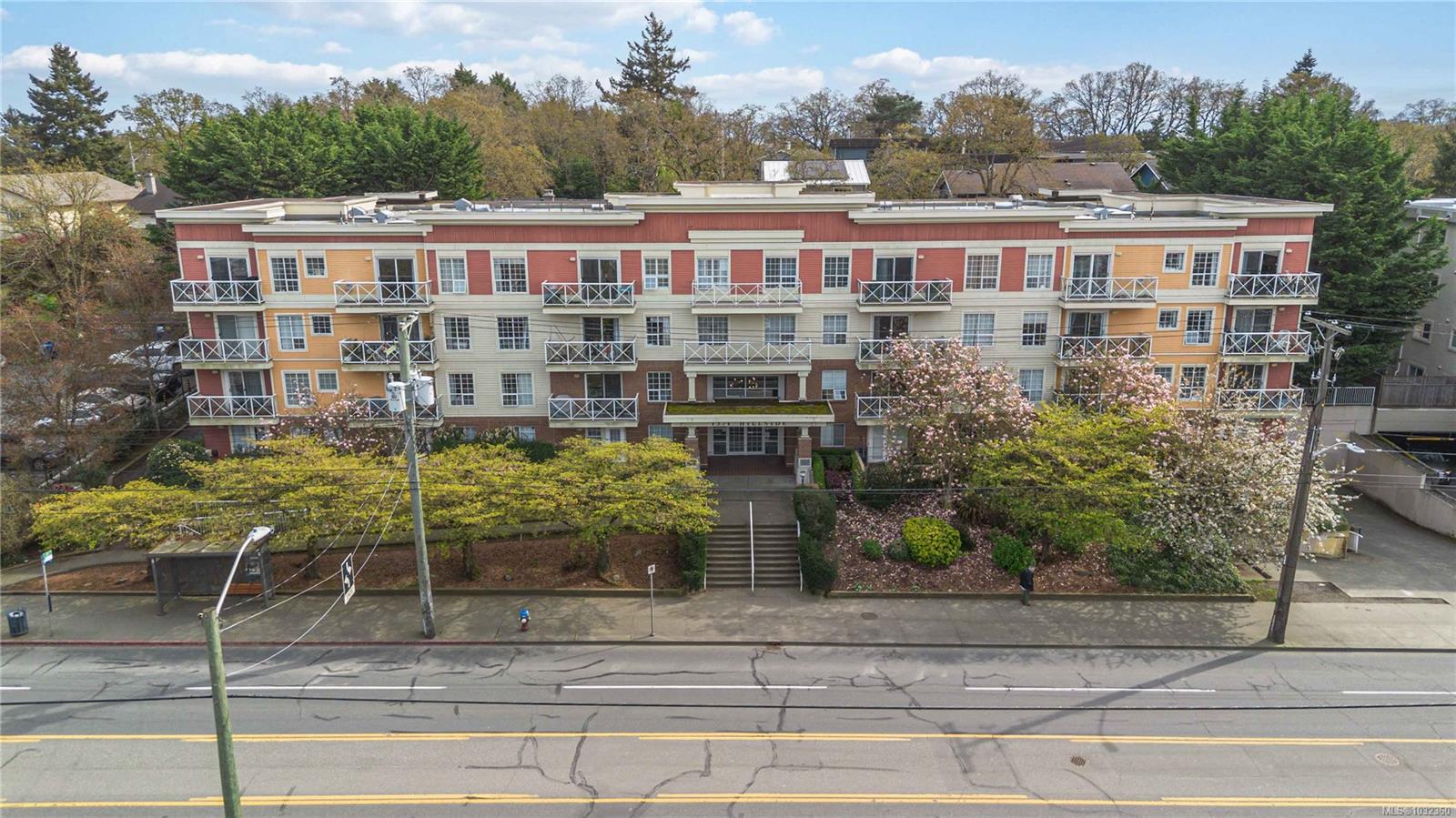 Unit 211, 1371 Hillside Ave, Victoria