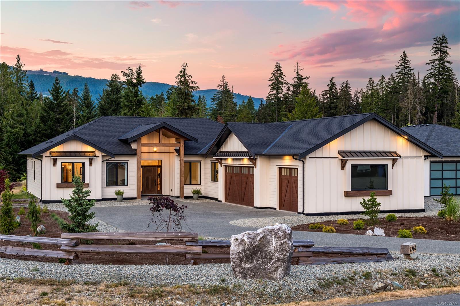 7260 Lakefront Dr, Lake Cowichan