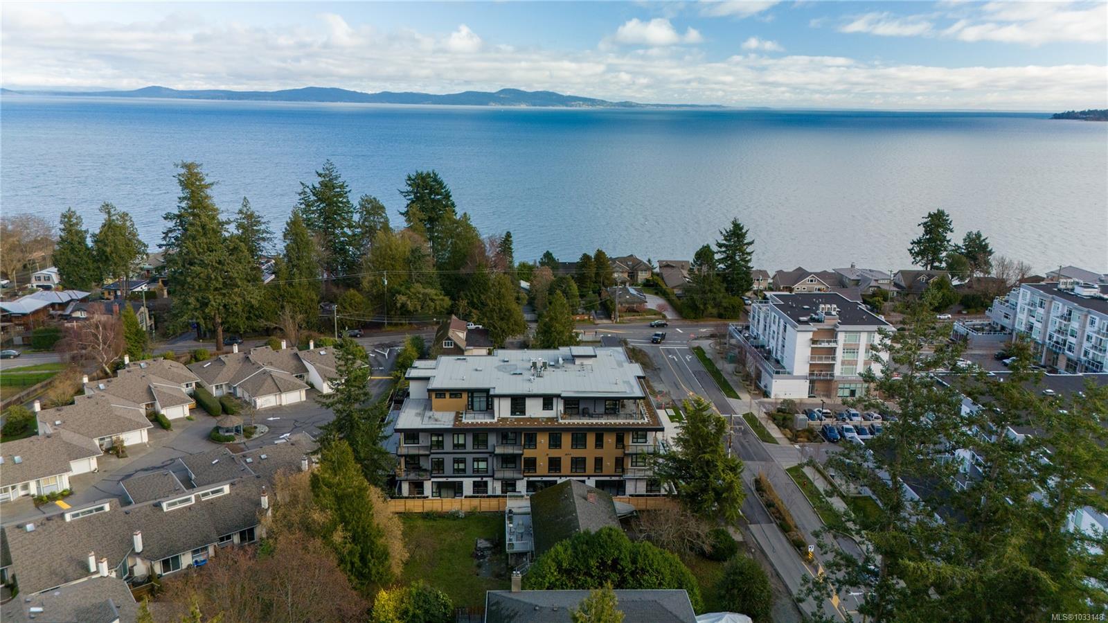 Unit 305, 990 Doumac Ave, Saanich