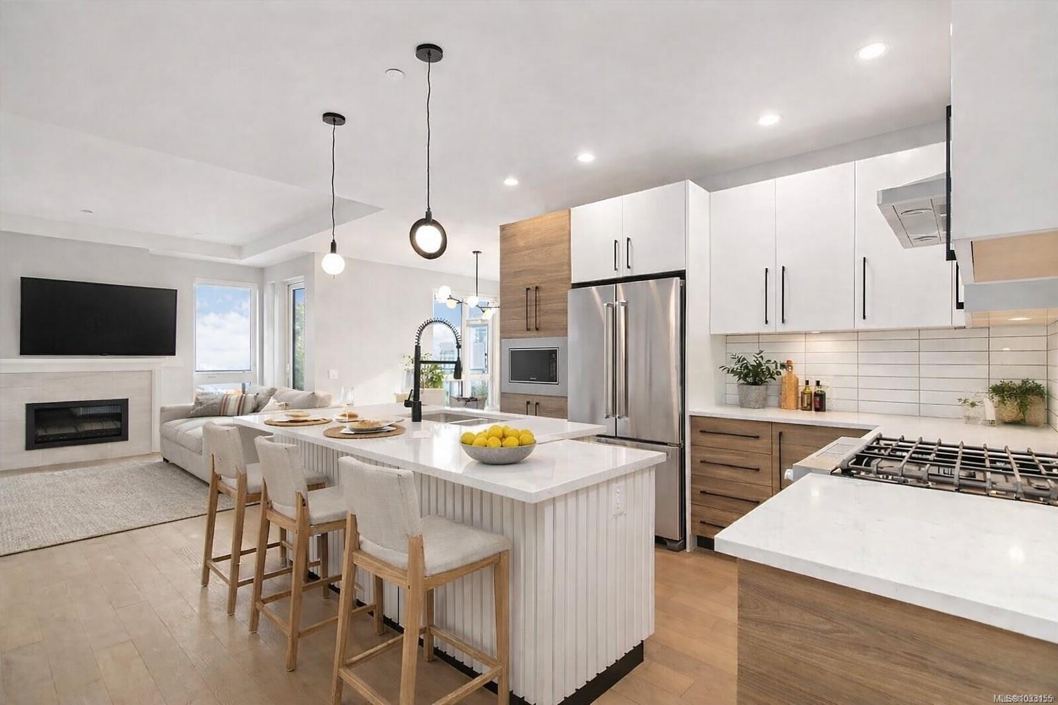 Unit 306, 990 Doumac Ave, Saanich
