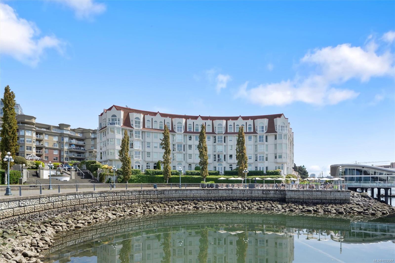 Unit 318, 10 Paul Kane Pl, Victoria
