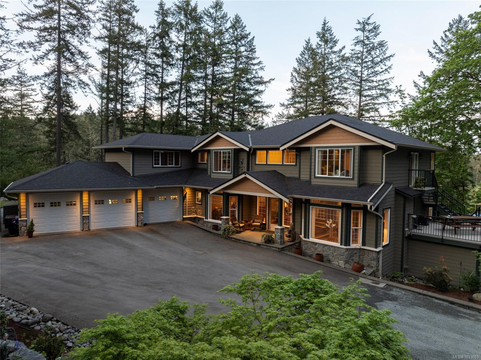 376 Viaduct Ave, Saanich