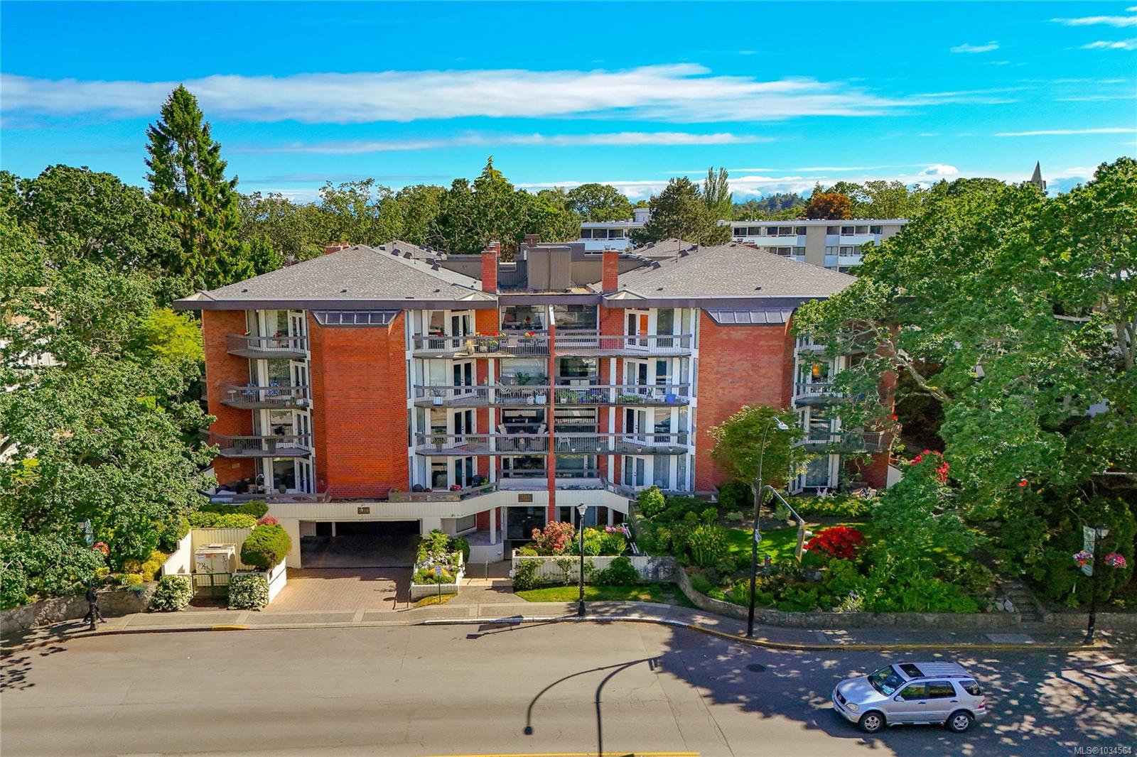 Unit 204, 2119 Oak Bay Ave, Oak Bay