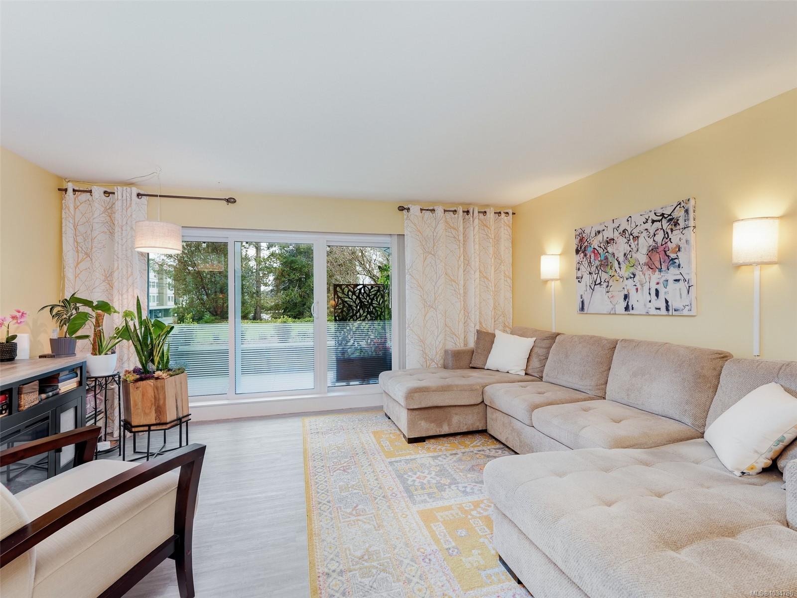 Unit 102, 3277 Quadra St, Saanich