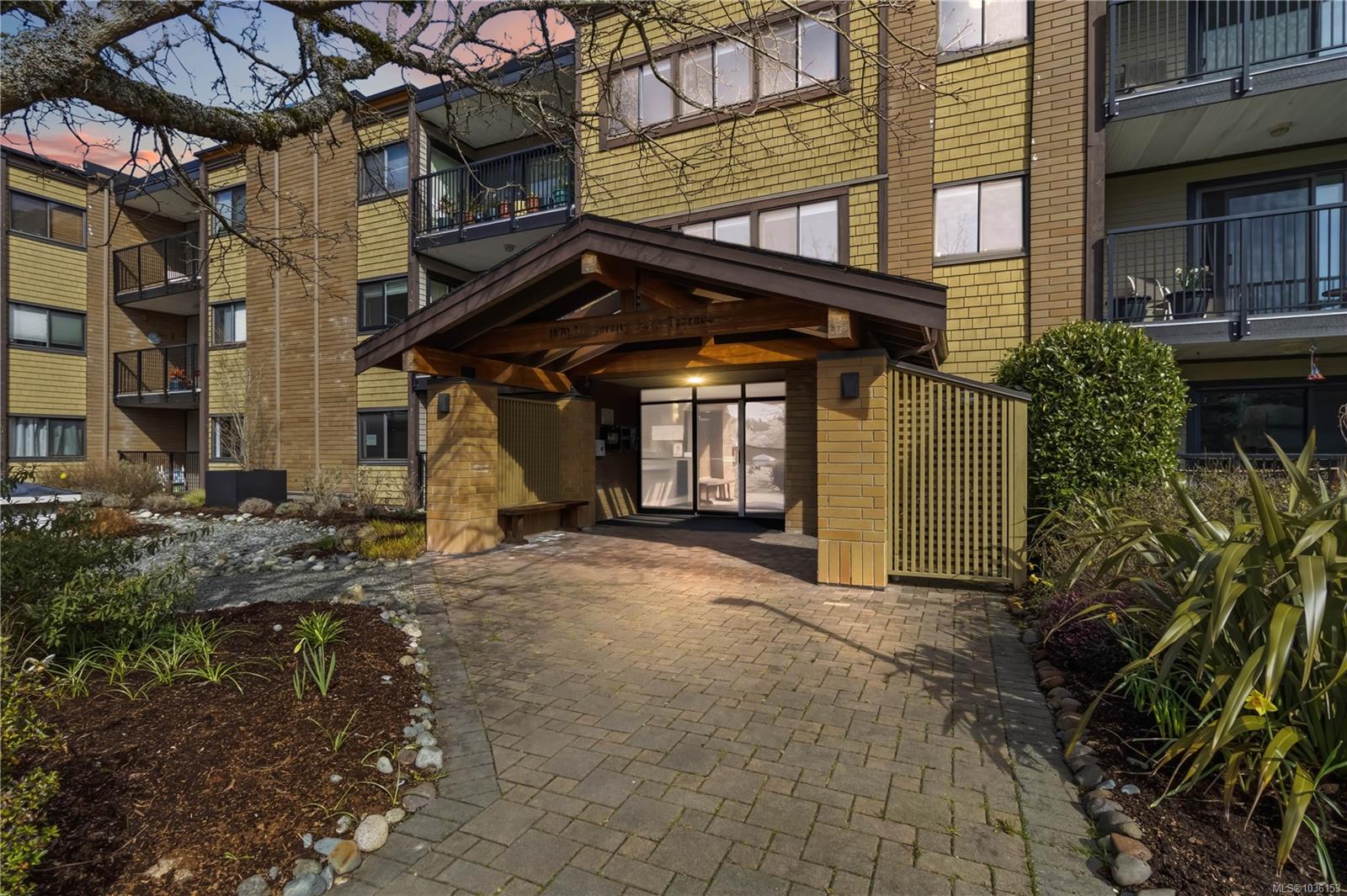 Unit 224, 1870 McKenzie Ave, Saanich