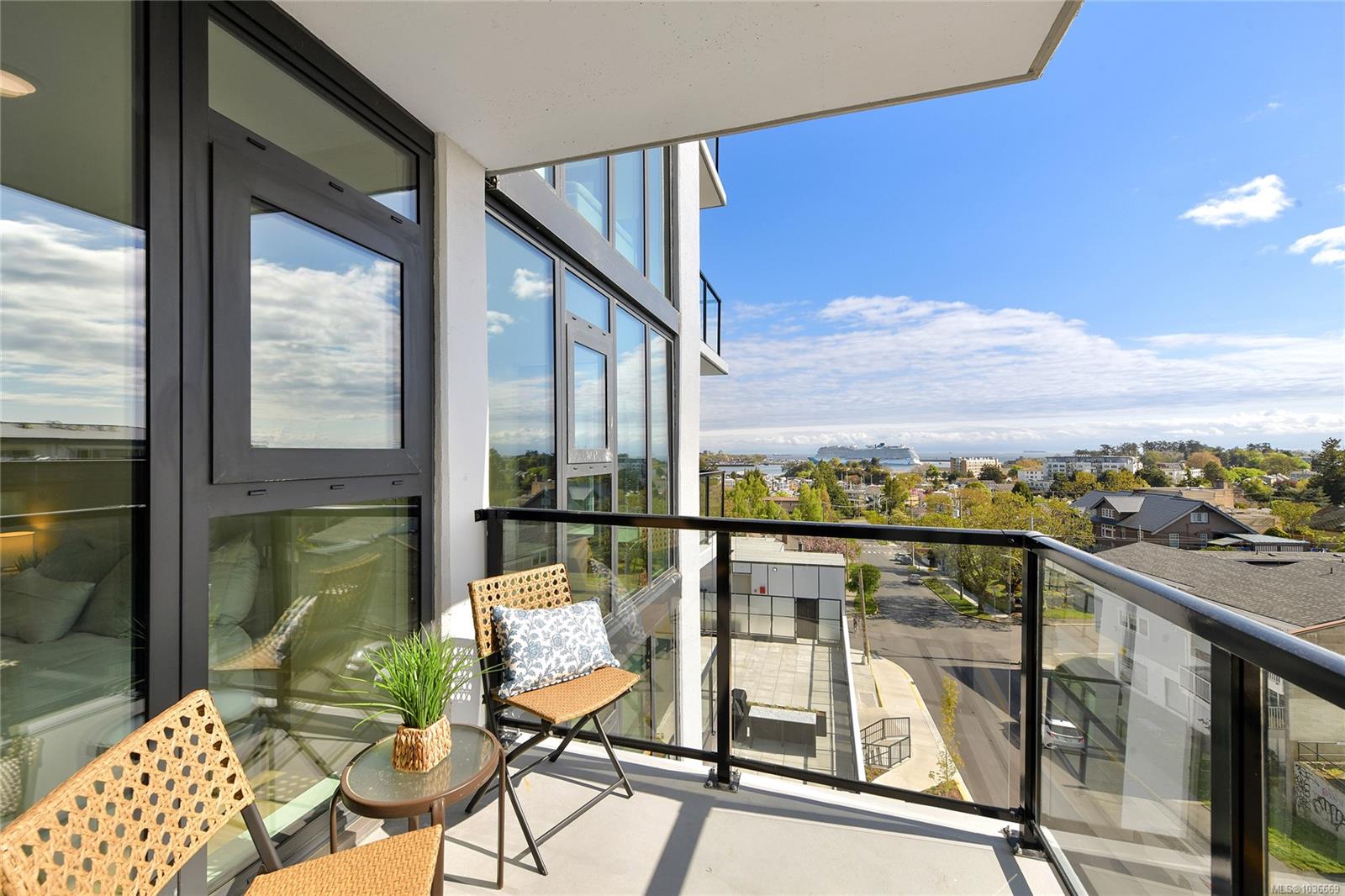 Unit 304, 899 Esquimalt Rd, Esquimalt