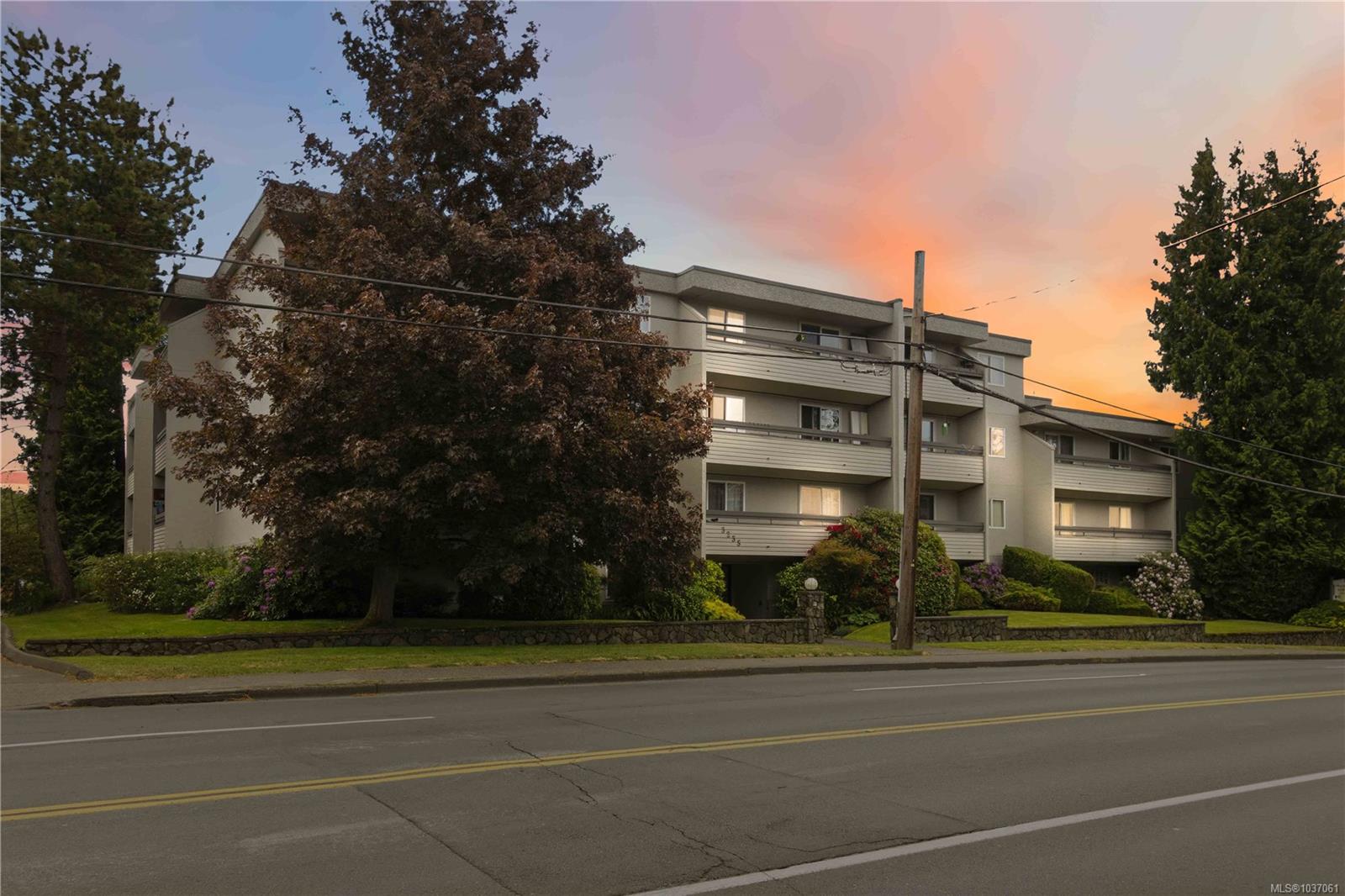 Unit 314, 3235 Quadra St, Saanich