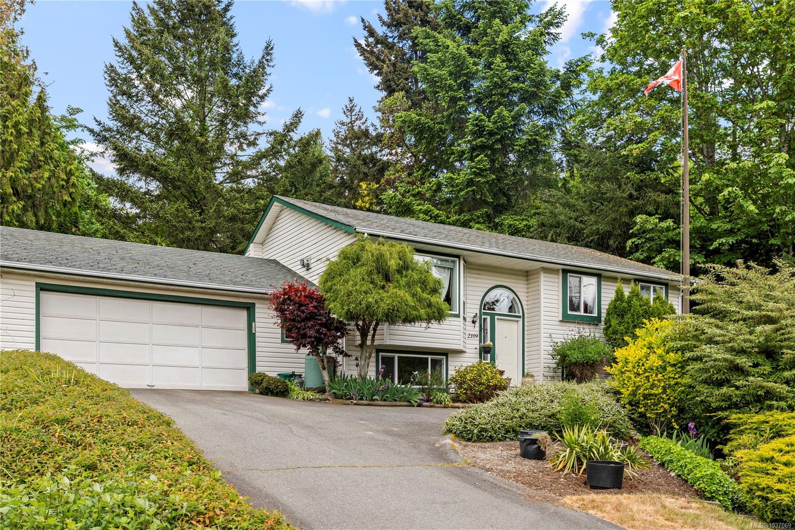 2109 Lakeside Dr, Nanaimo