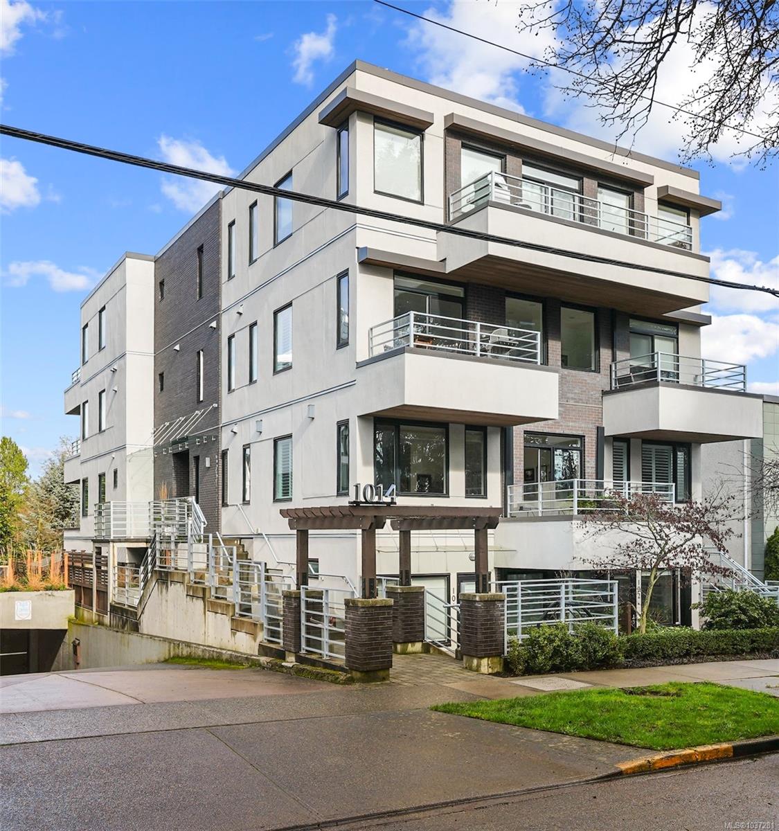 Unit 102, 1014 Park Blvd, Victoria