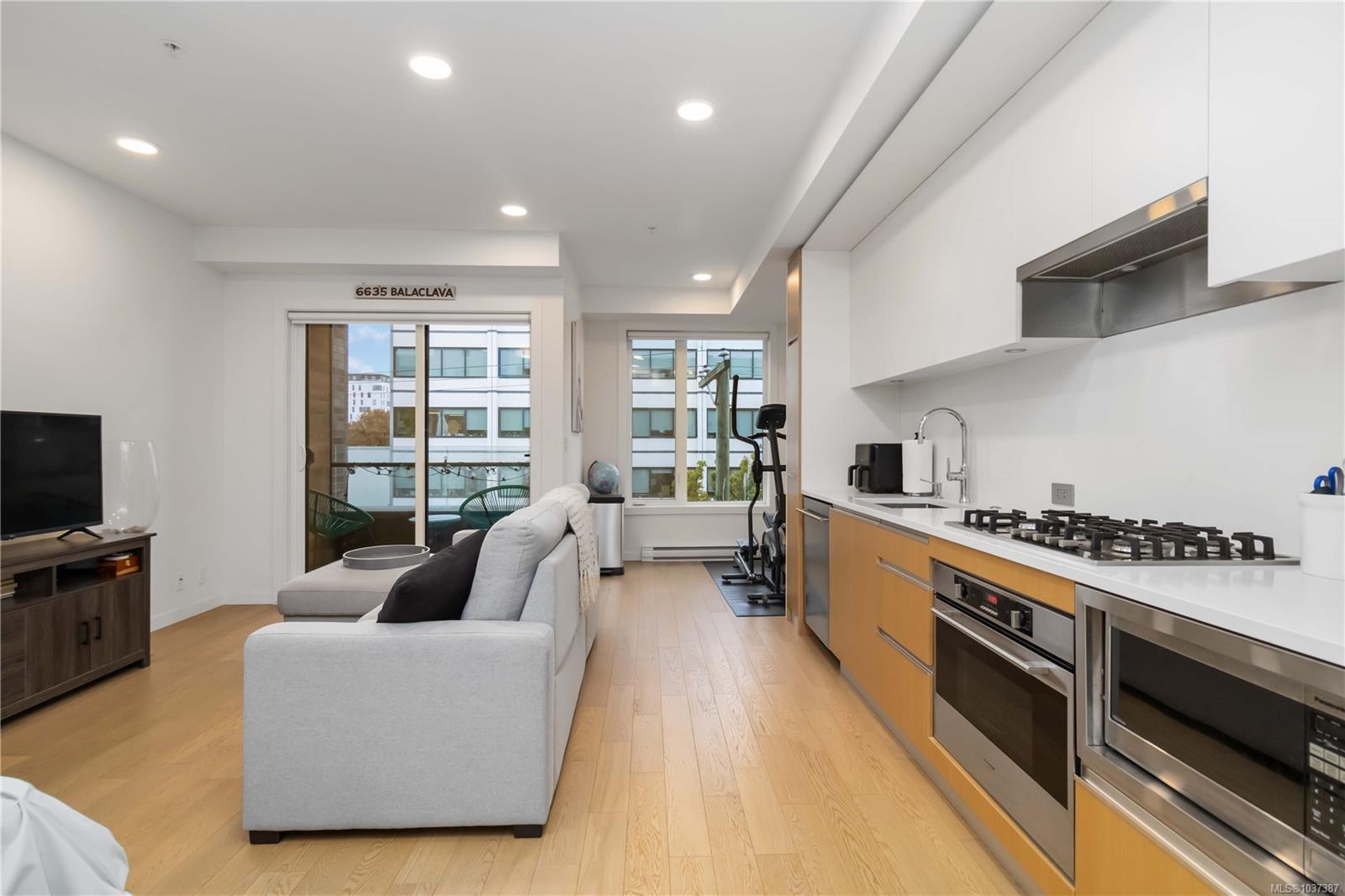 Unit 409, 1033 Cook St, Victoria