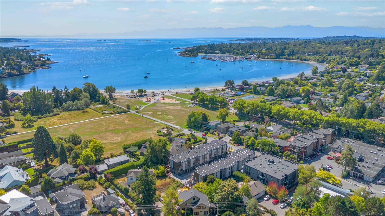 Unit 2, 2590 Penrhyn St, Saanich