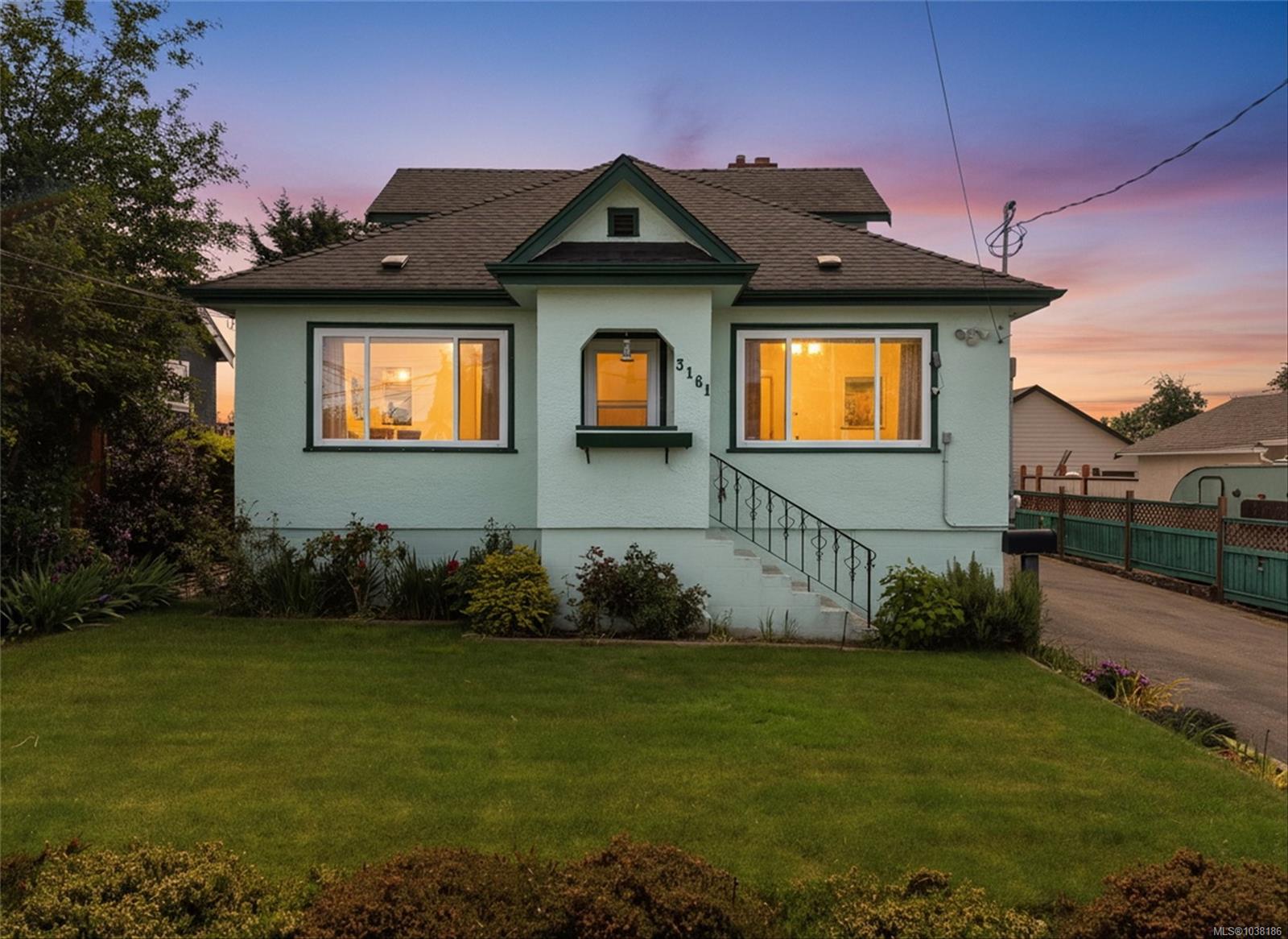 3161 Donald St, Saanich
