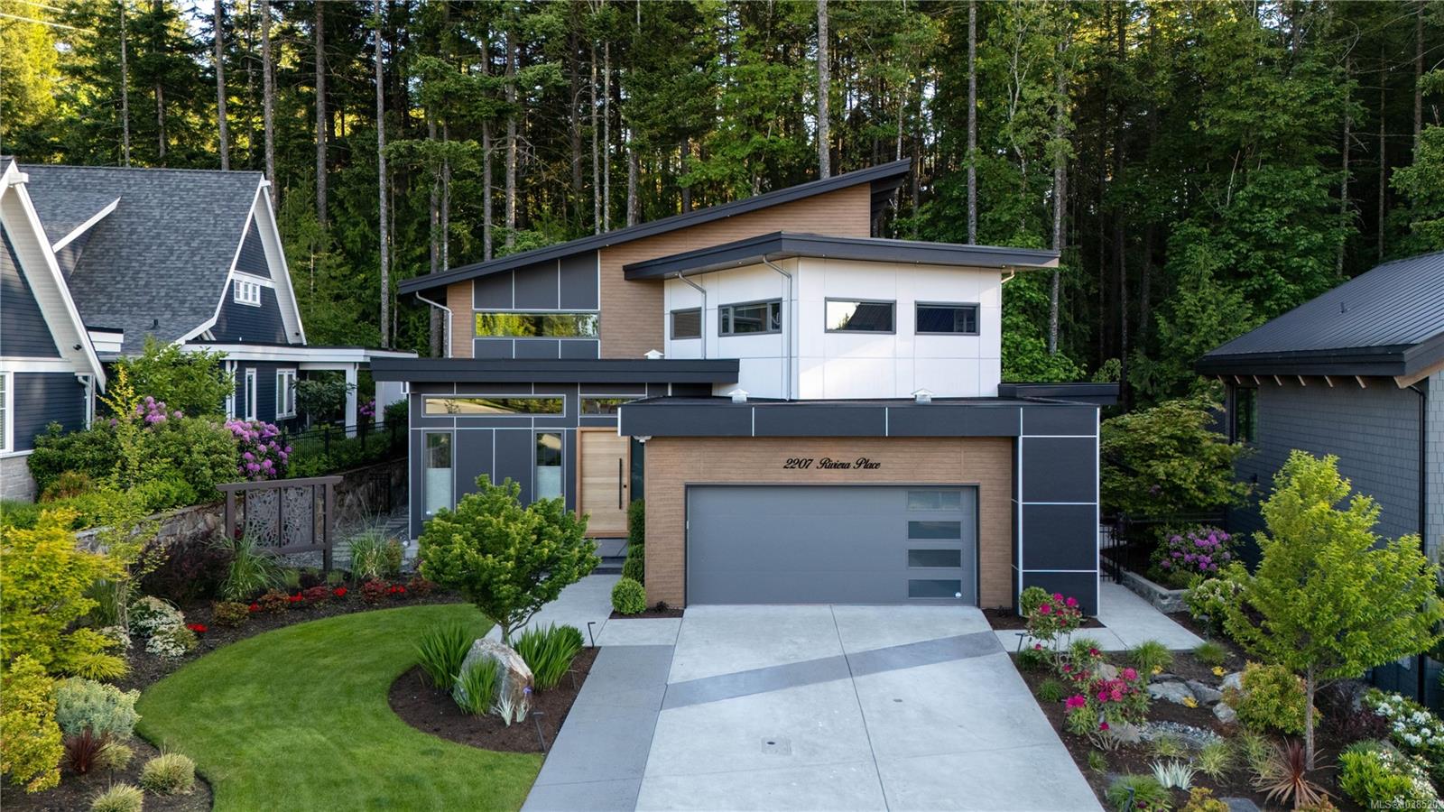 2207 Riviera Pl, Langford