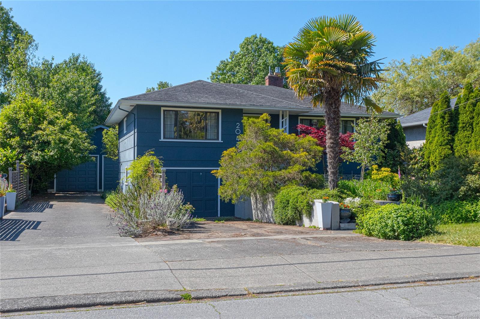 2047 Neil St, Oak Bay