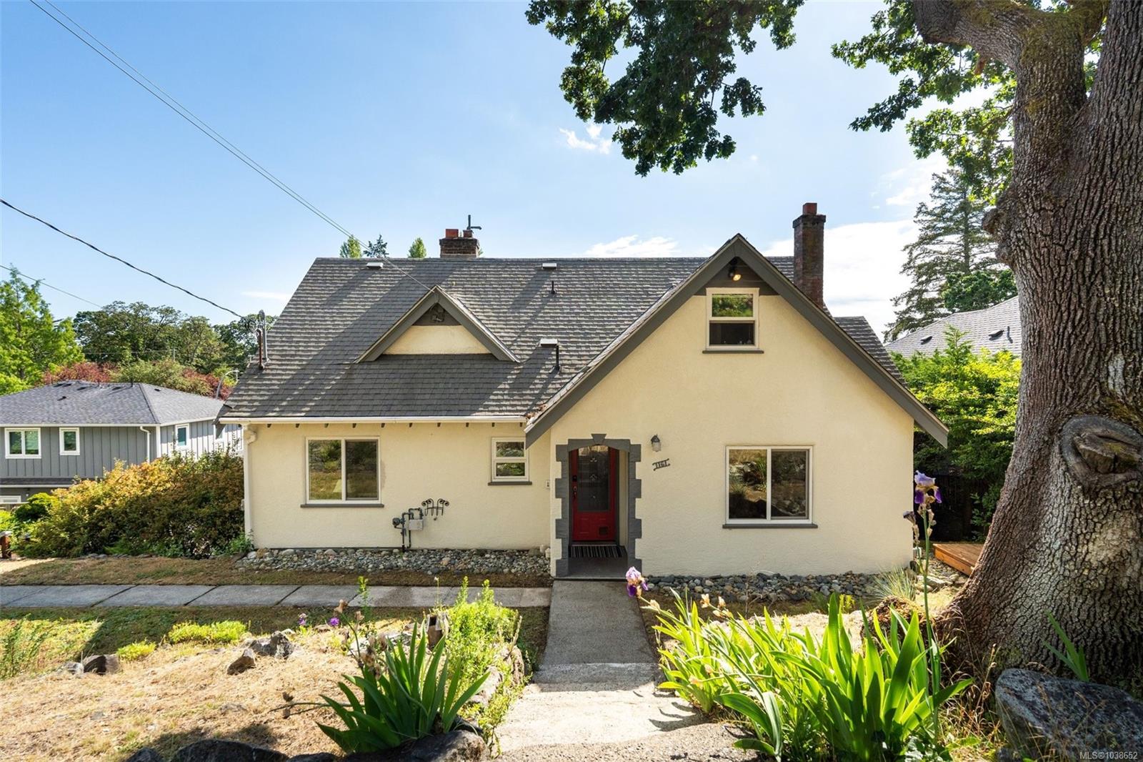 1161 Clovelly Terr, Saanich