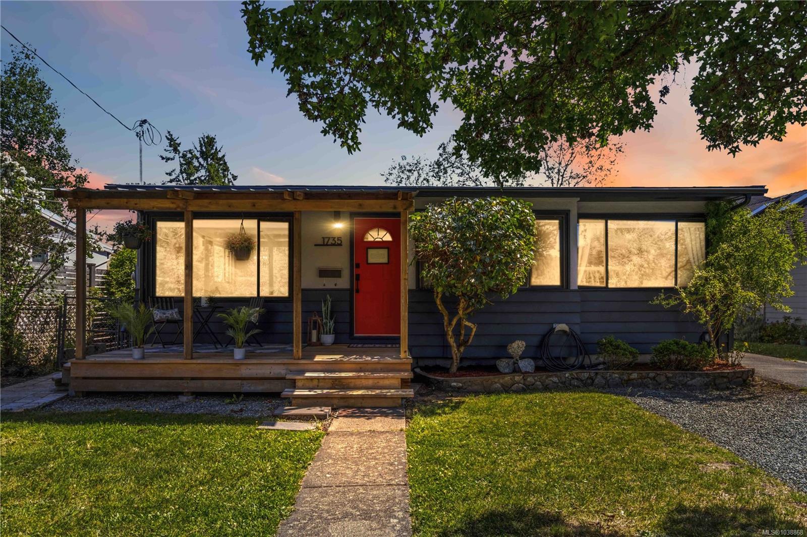 1735 Newton St, Victoria