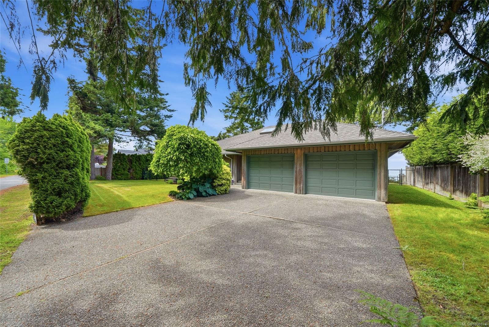 1169 Butterball Dr, Qualicum Beach