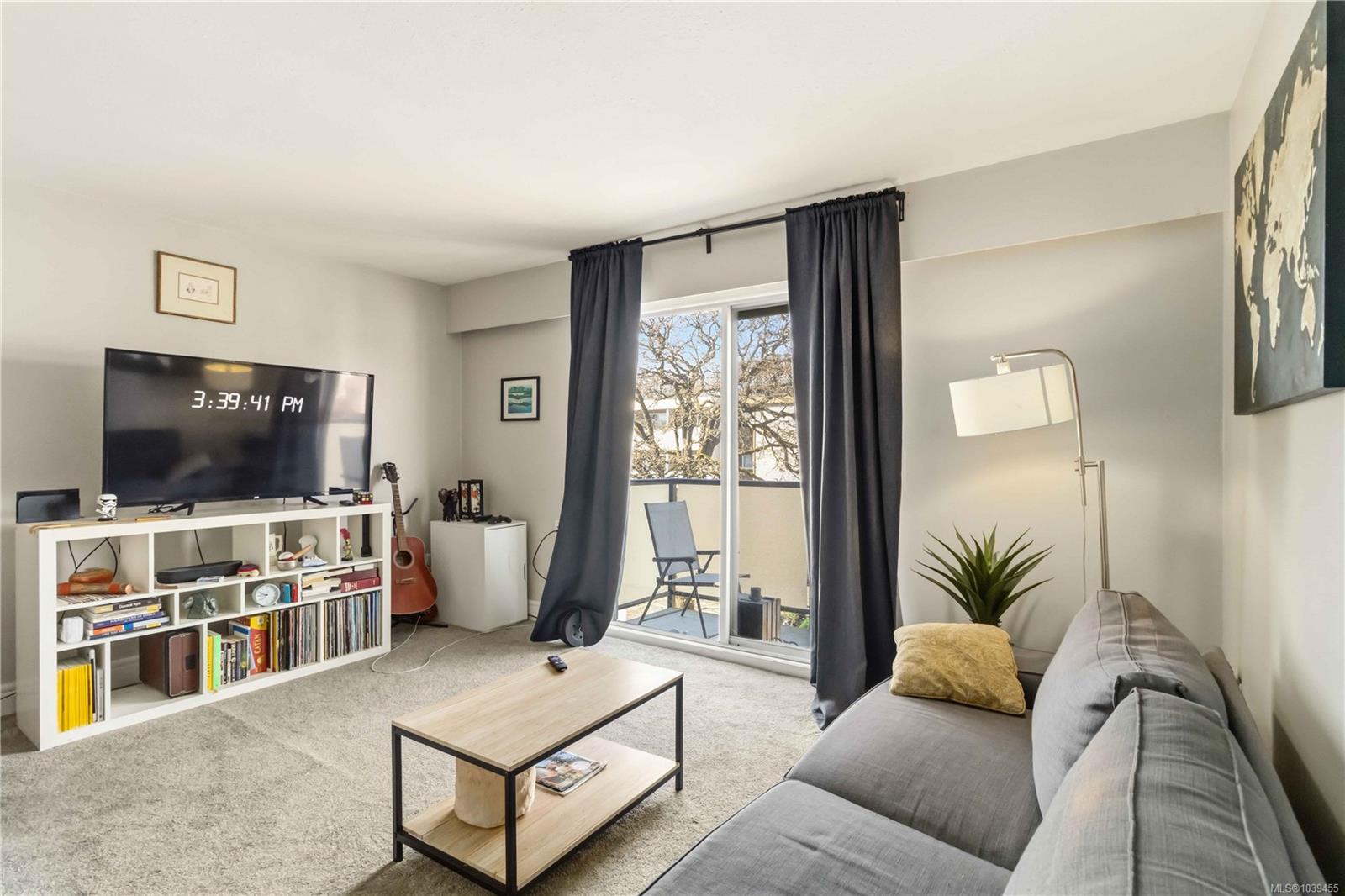 Unit 302, 904 Hillside Ave, Victoria