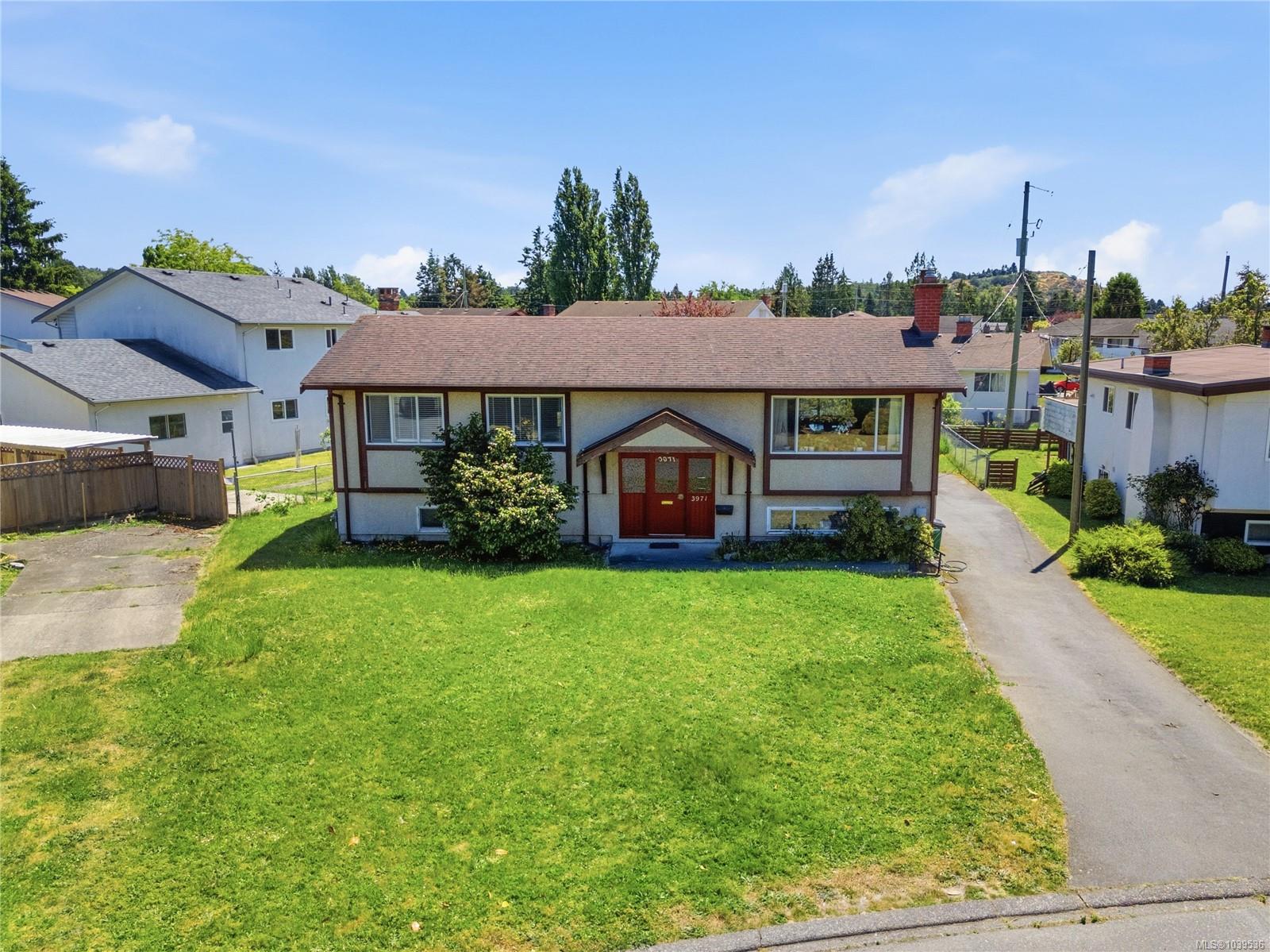 3971 Cedarwood St, Saanich