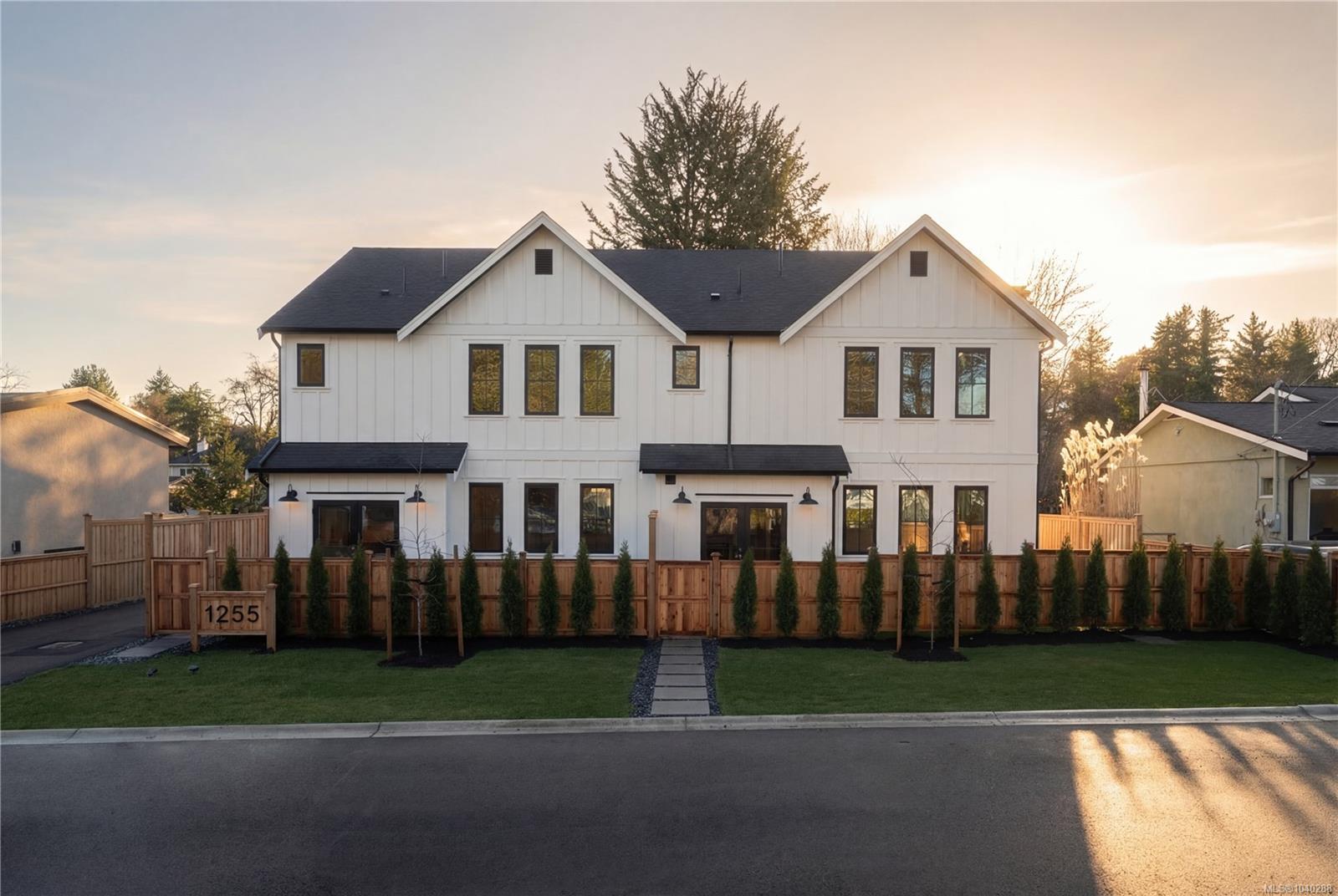 Unit 1, 1255 Dunsterville Ave, Saanich