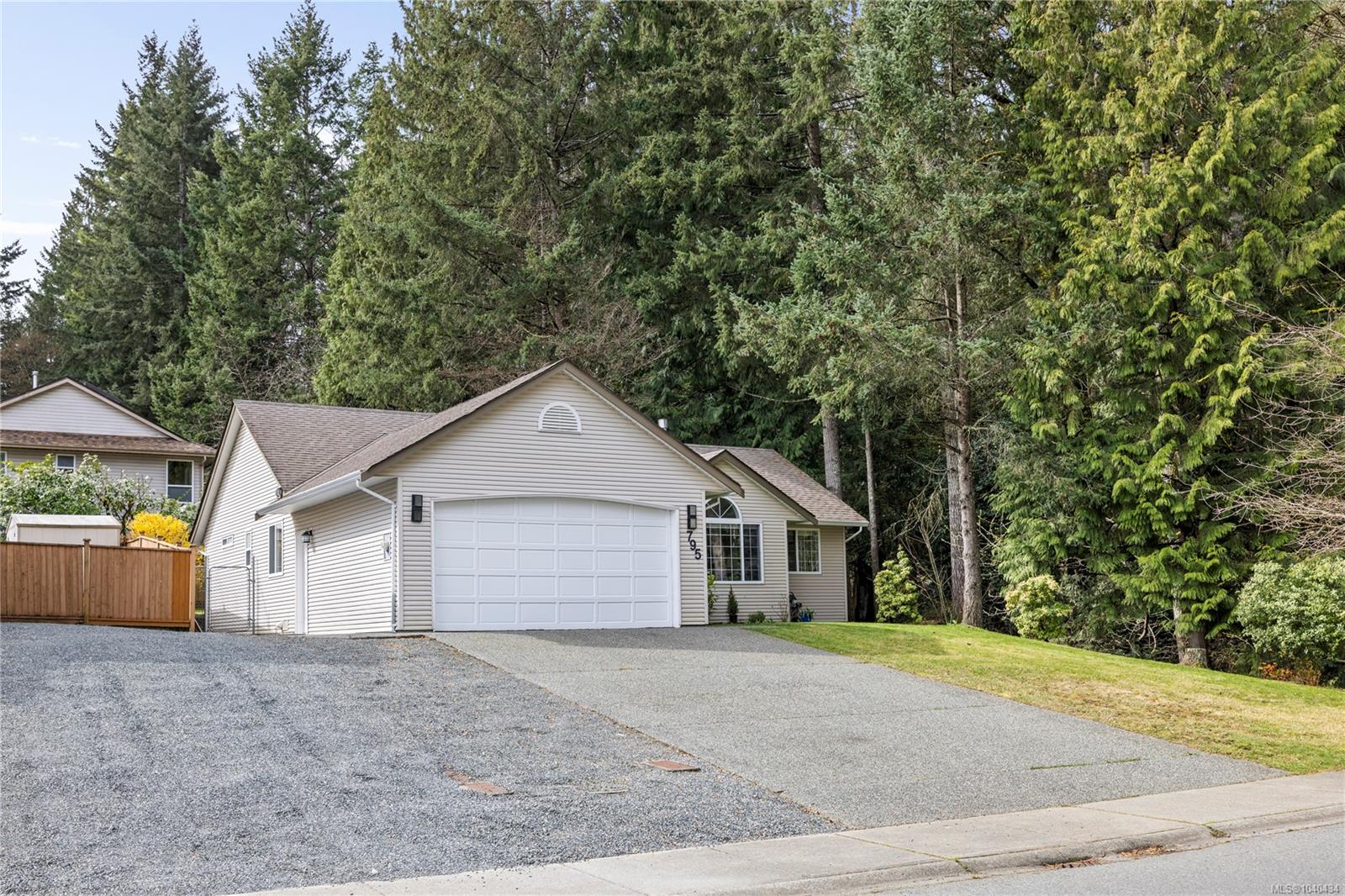 795 Southland Way, Nanaimo