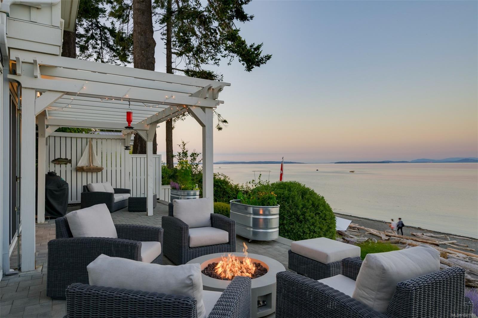 5097 Cordova Bay Rd, Saanich