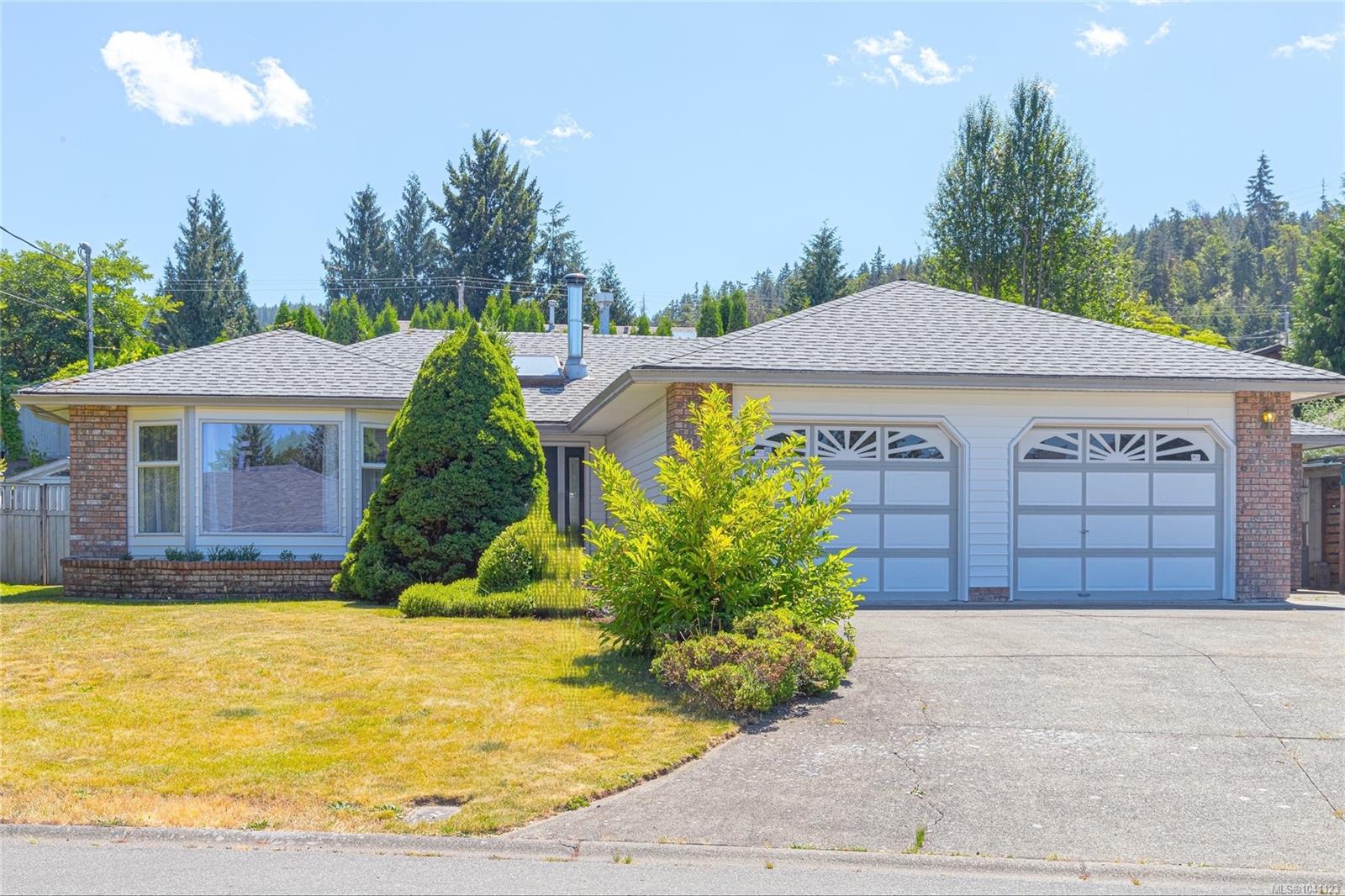 813 Cameron Way, Ladysmith