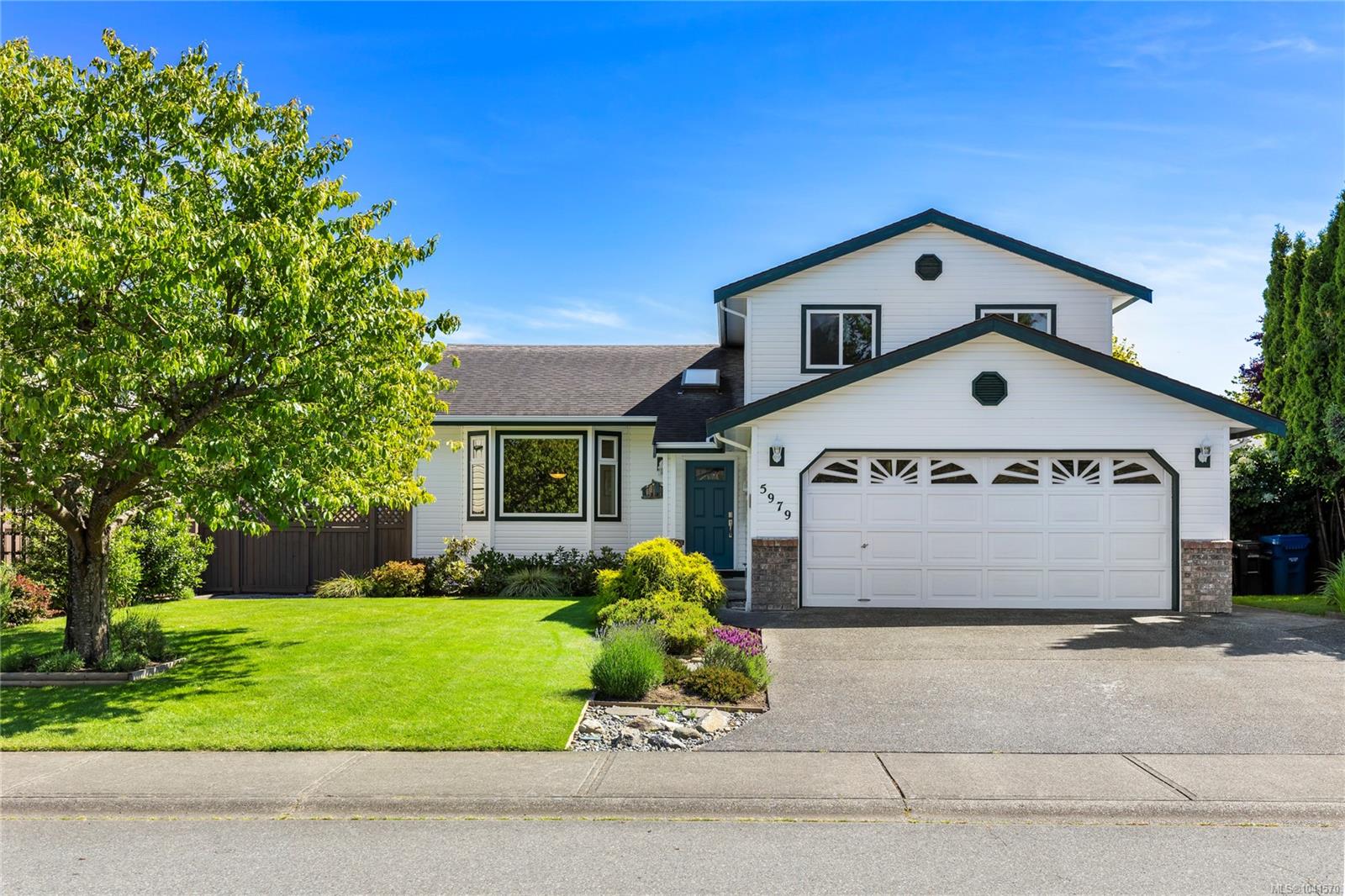 5979 Devon Pl, Nanaimo