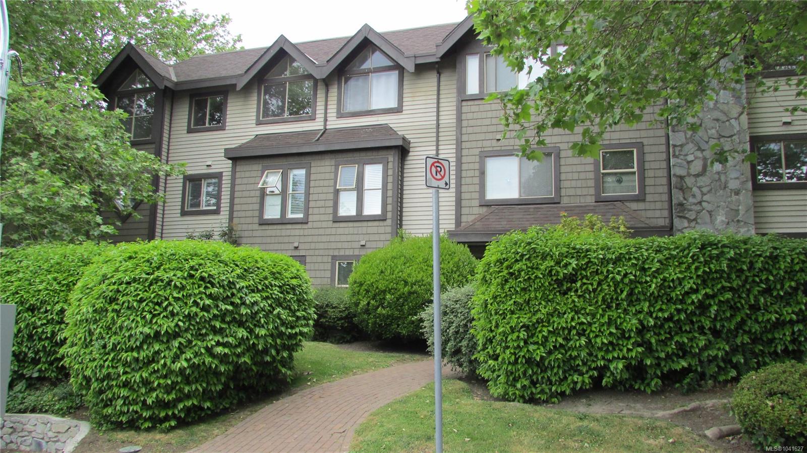 Unit 302, 108 Gorge Rd, Saanich