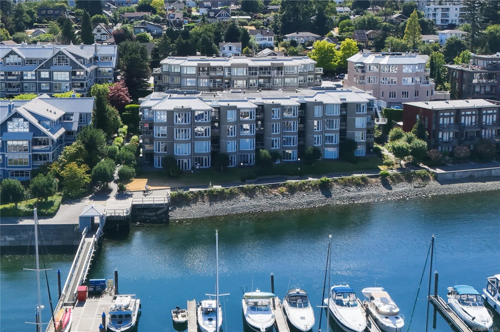 Unit 402, 566 Stewart Ave, Nanaimo