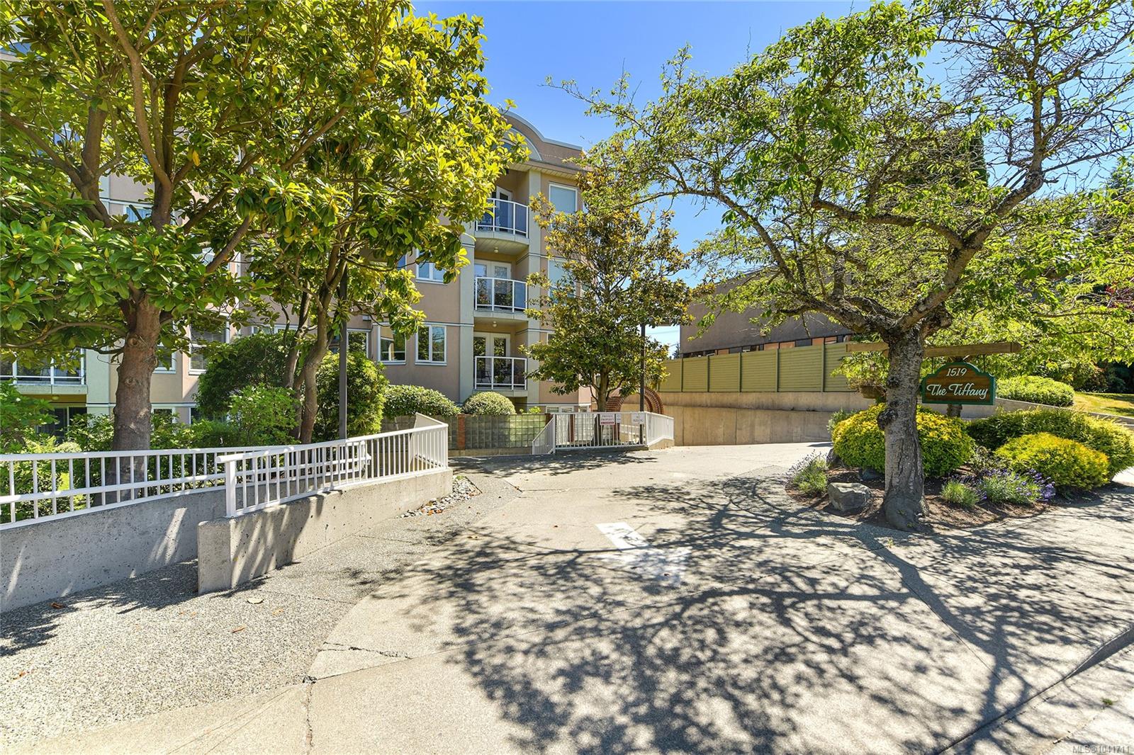 Unit 408, 1519 Hillside Ave, Victoria