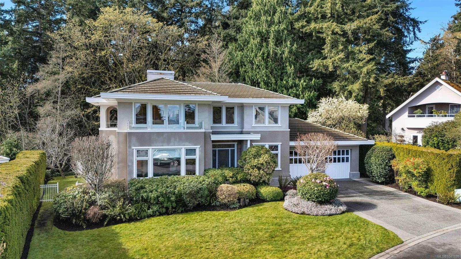 805 Del Monte Lane, Saanich