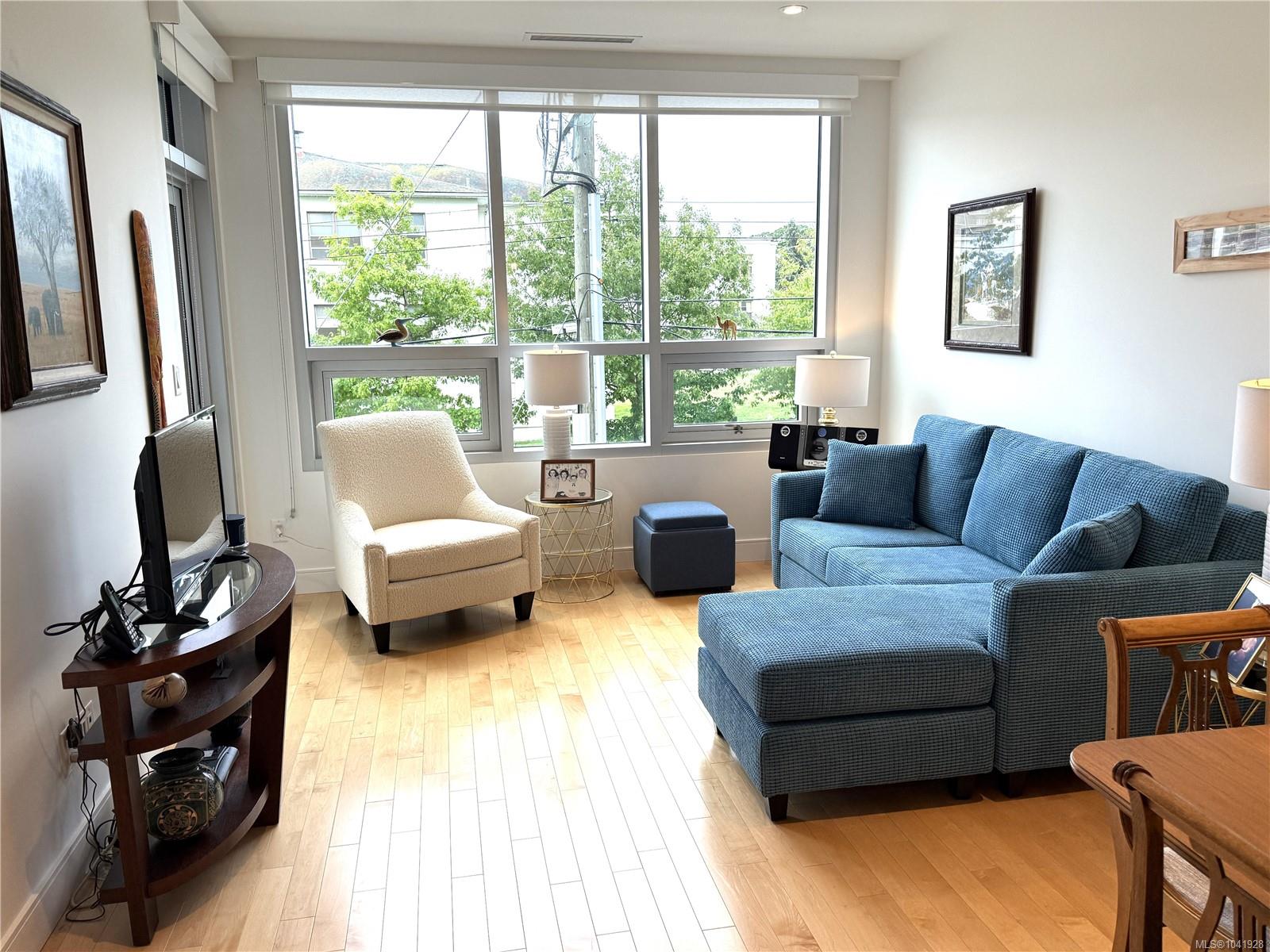 Unit 204, 916 Lyall St, Esquimalt