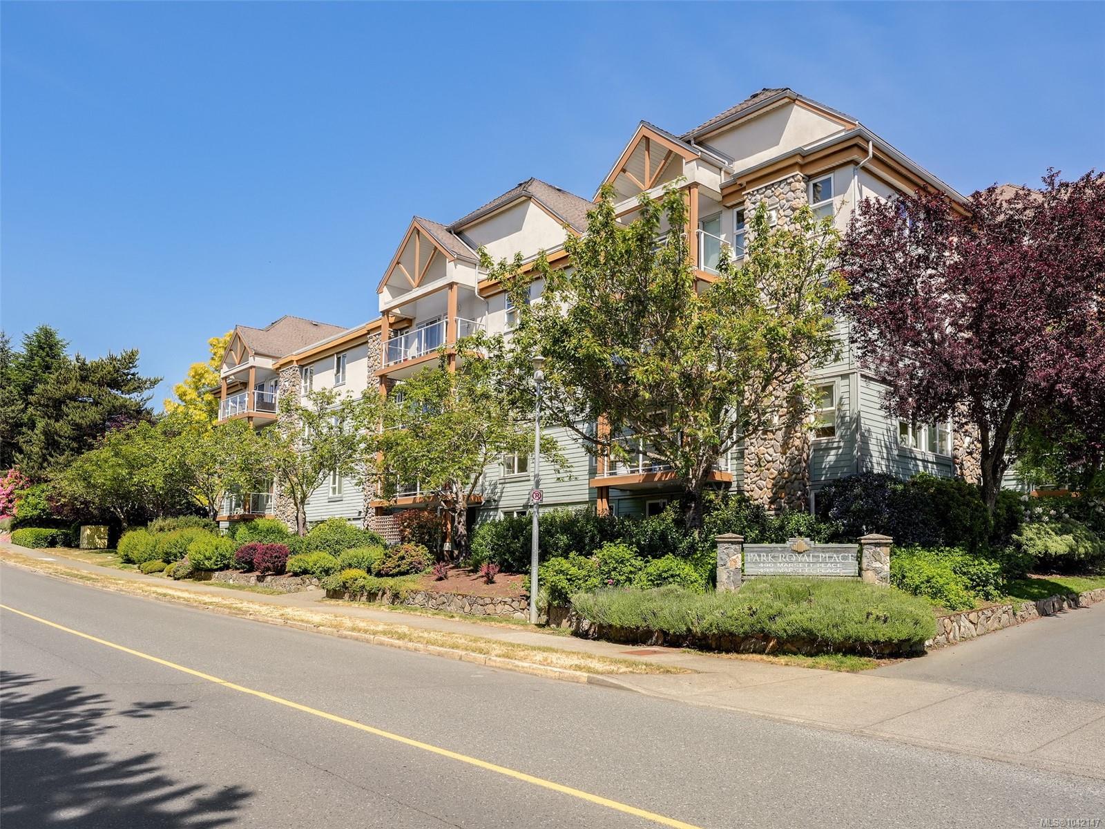Unit 210, 494 Marsett Pl, Saanich