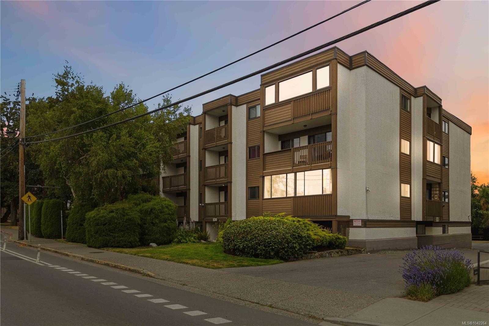 Unit 304, 830 Esquimalt Rd, Esquimalt