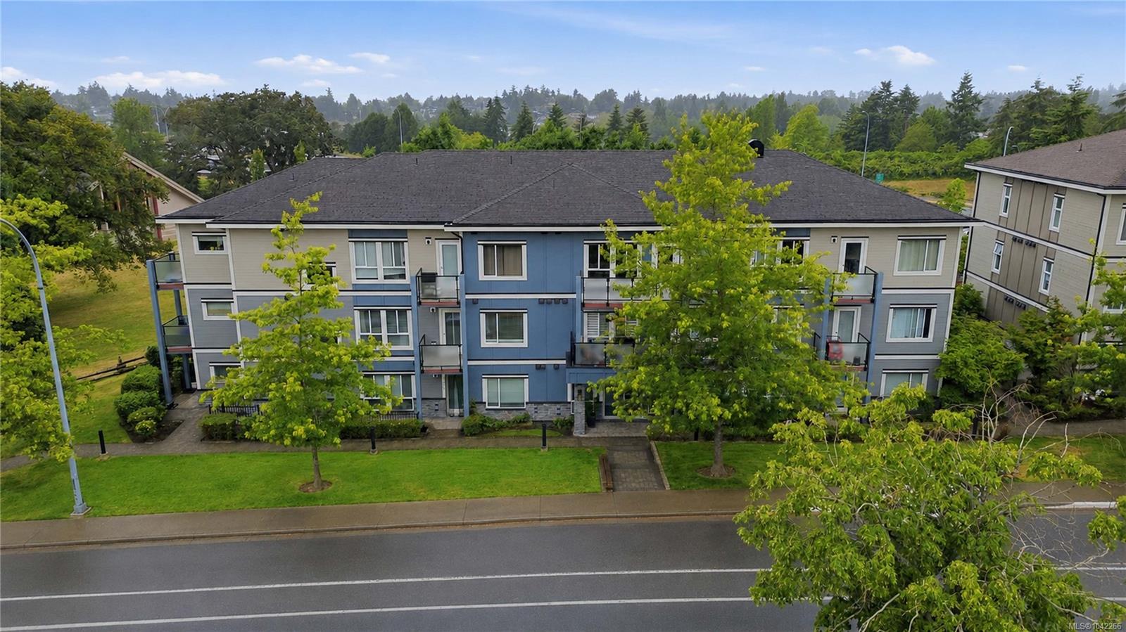 Unit 203, 4050 Douglas St, Saanich