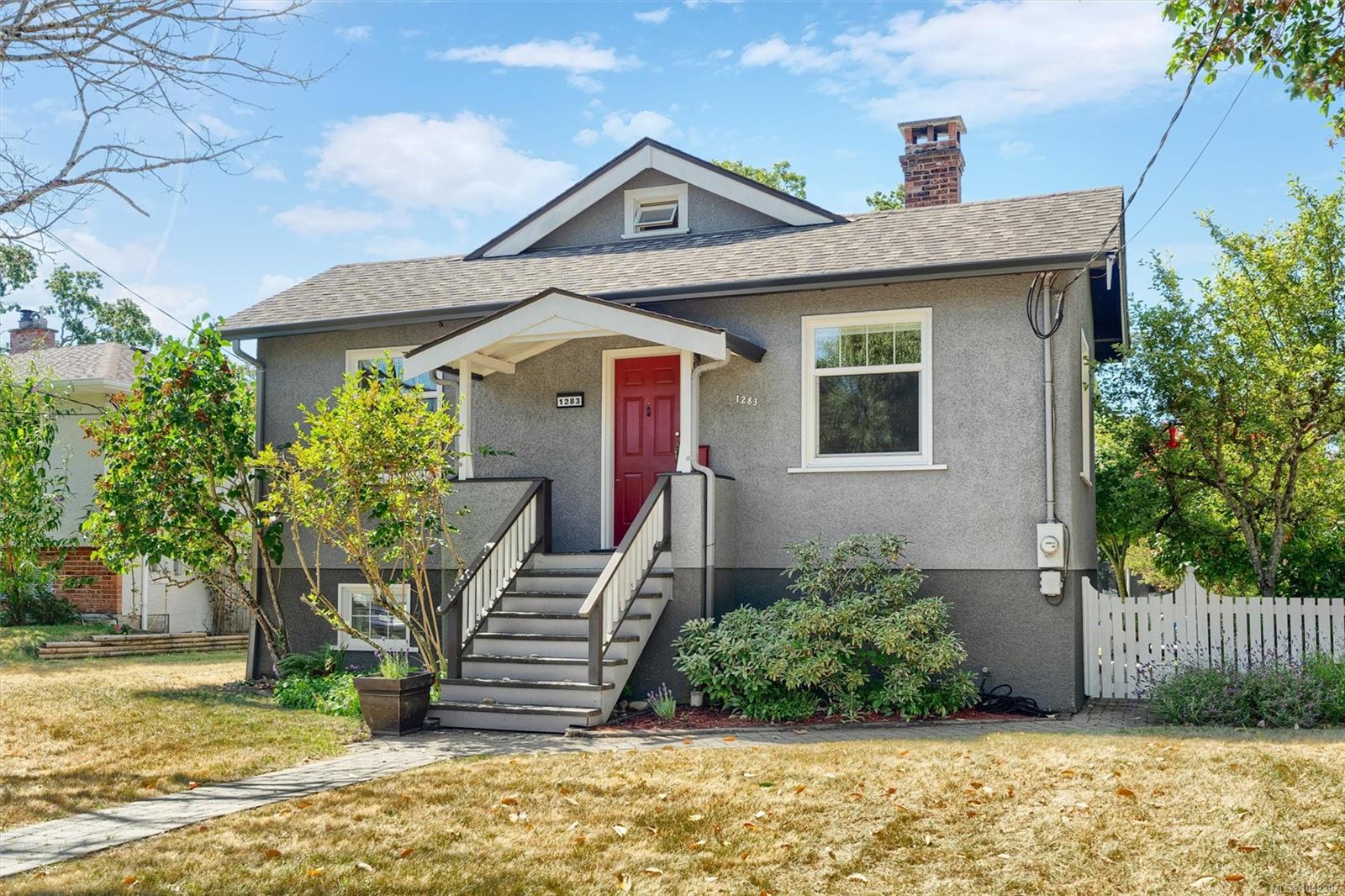 1283 Holloway St, Saanich