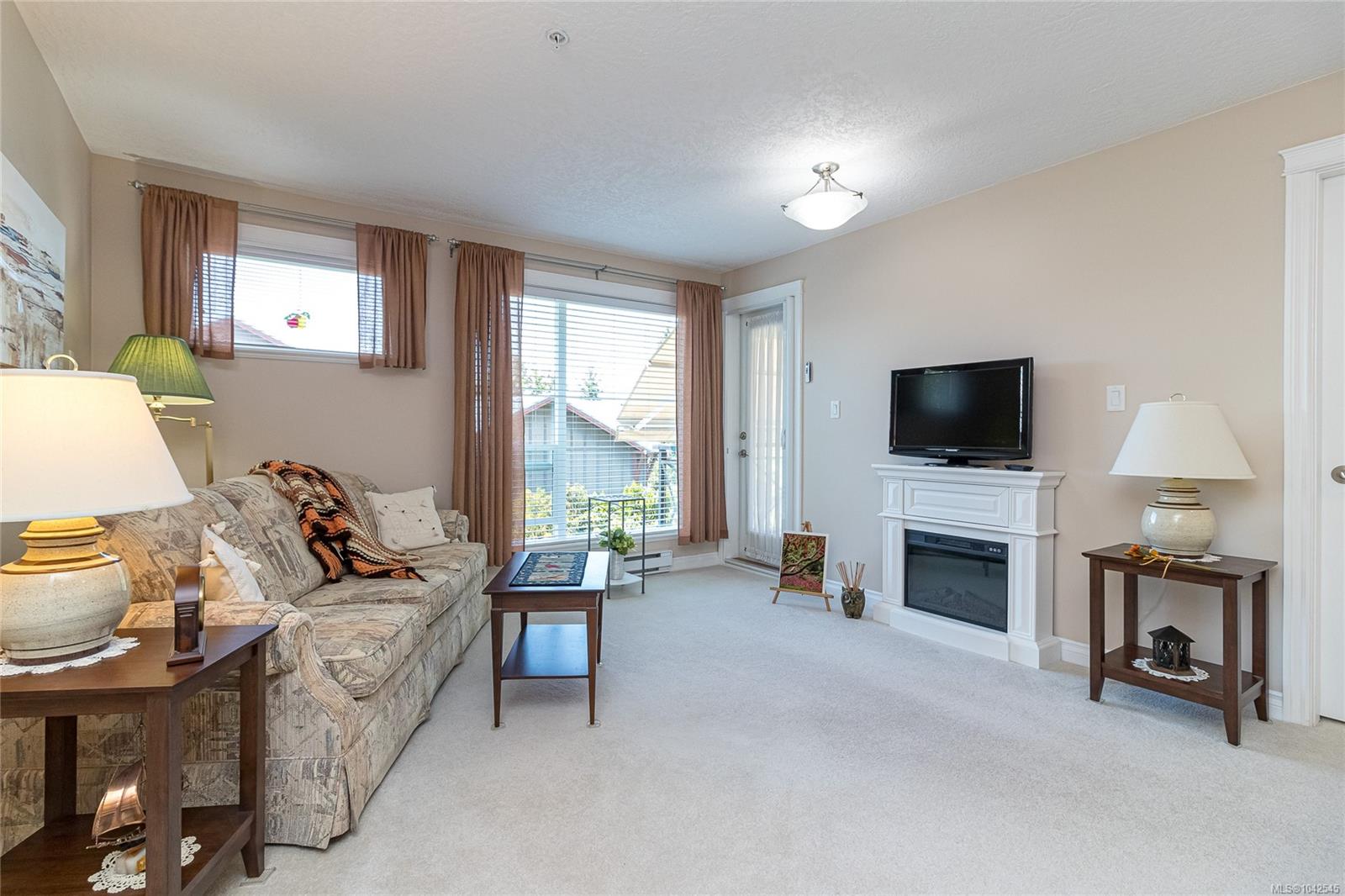 Unit 304, 4536 Viewmont Ave, Saanich