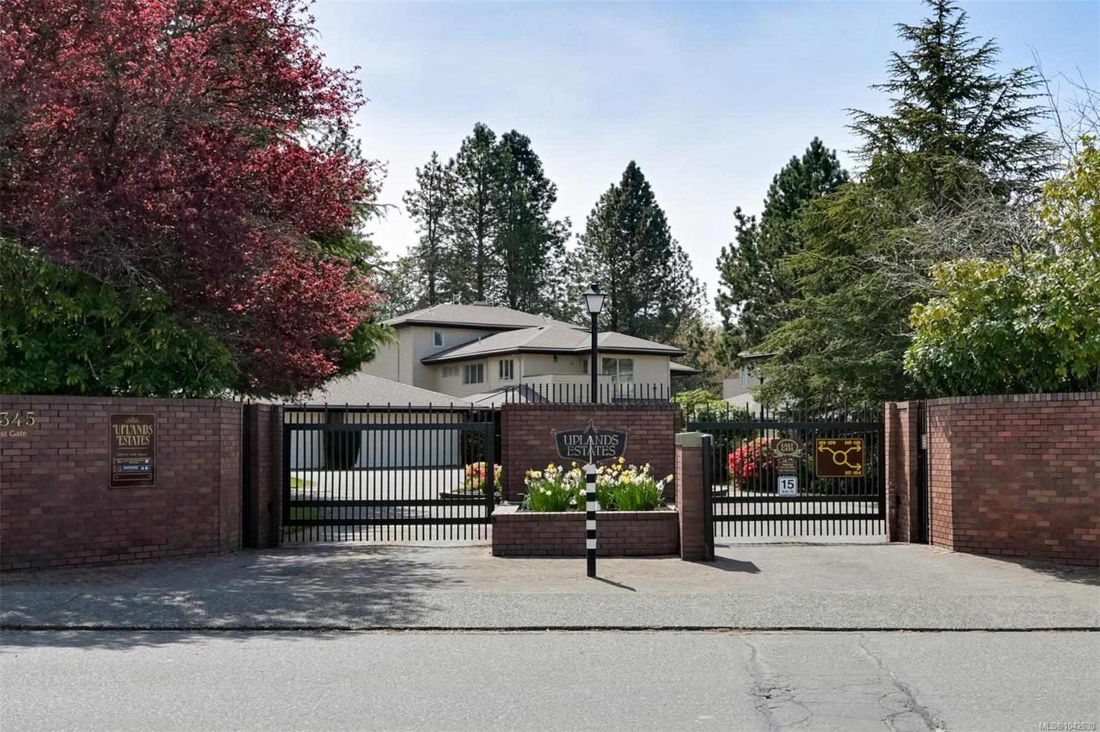 Unit 104, 2345 Cedar Hill Cross Rd, Oak Bay