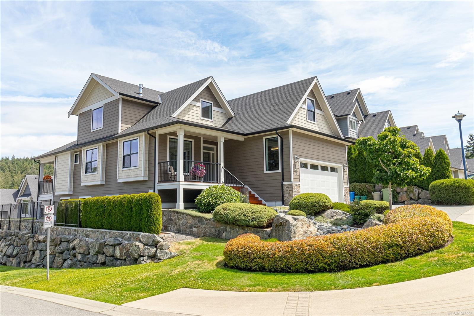 832 Ashbury Ave, Langford