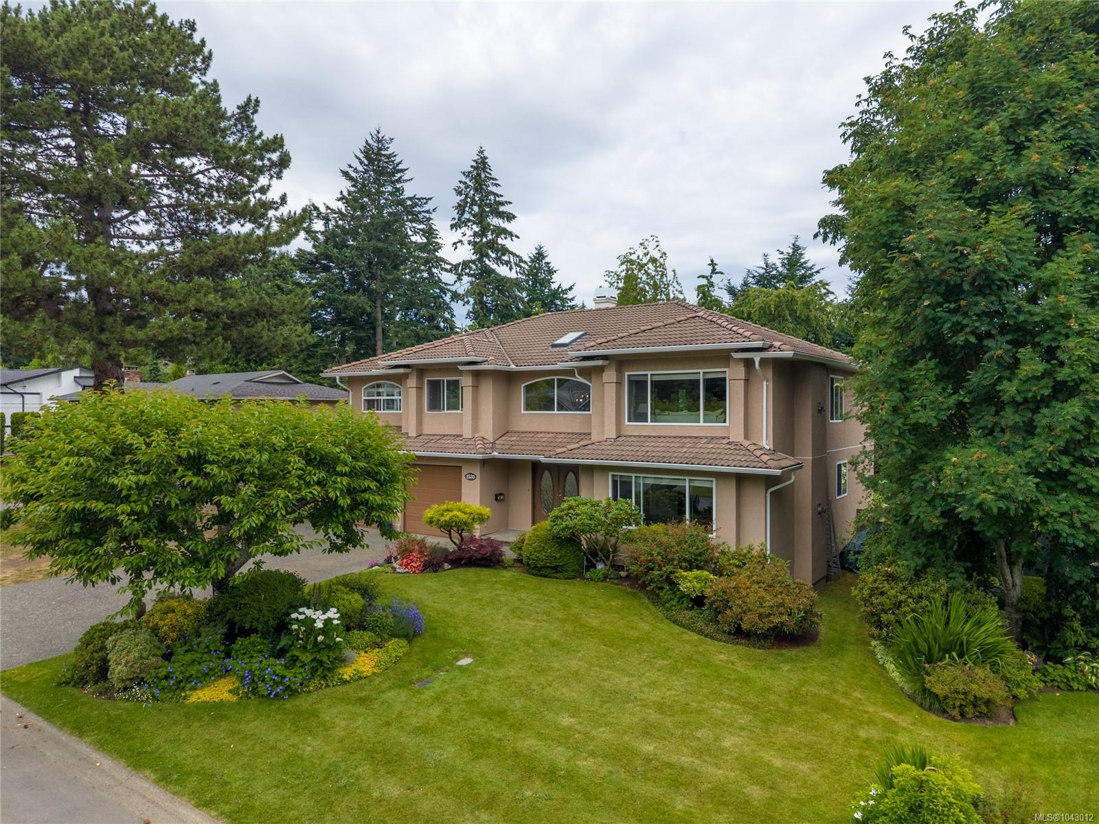 2530 Meadowland Dr, Central Saanich