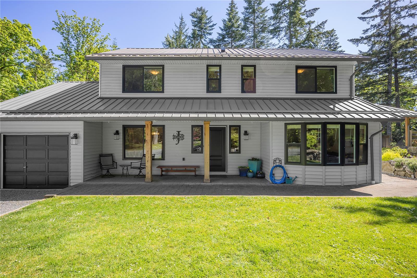 4299 Entrance Ave, Ladysmith