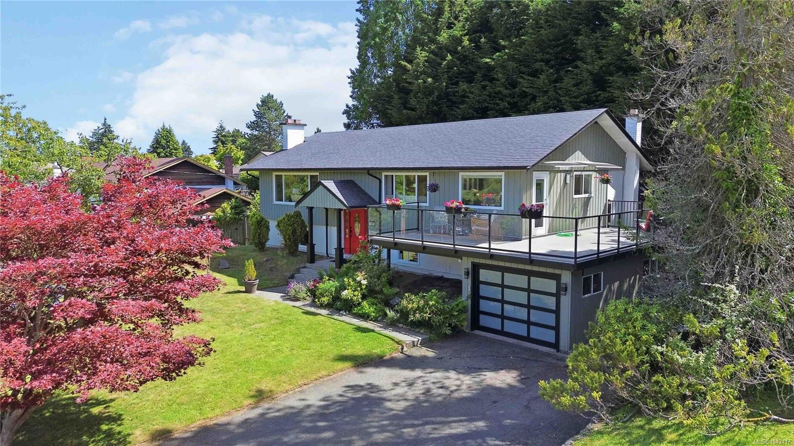 1909 Ferndale Rd, Saanich